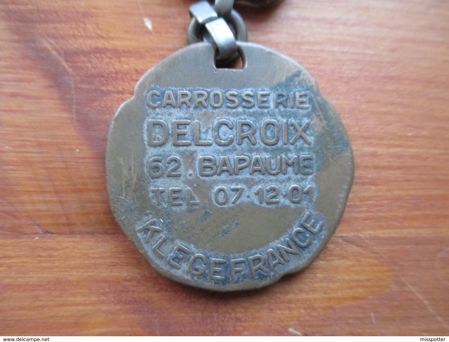 Porte Clé Ancien  Carrosserie Delcroix Bapaume - Porte-clefs