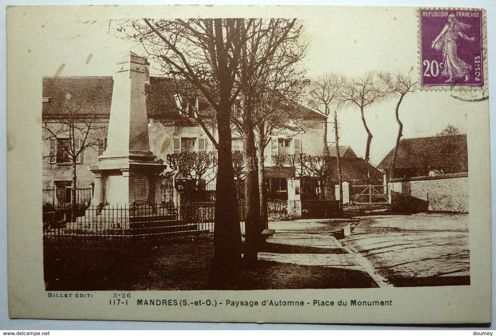 PAYSAGE D'AUTOMNE - PLACE DU MONUMENT - MANDRES - Mandres Les Roses