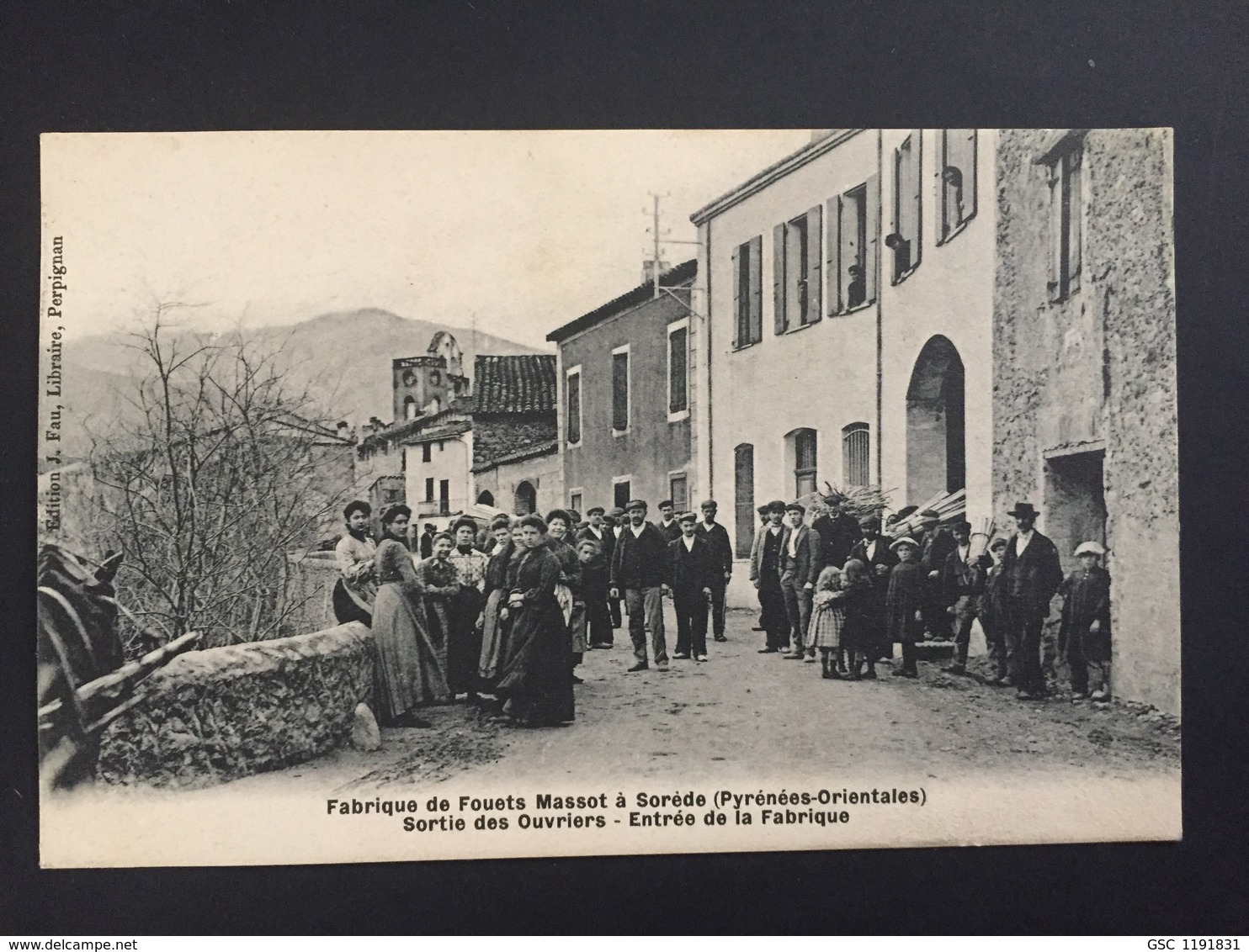 CPA SOREDE FOUETS MASSOT SORTIE DES OUVRIERS - Autres & Non Classés