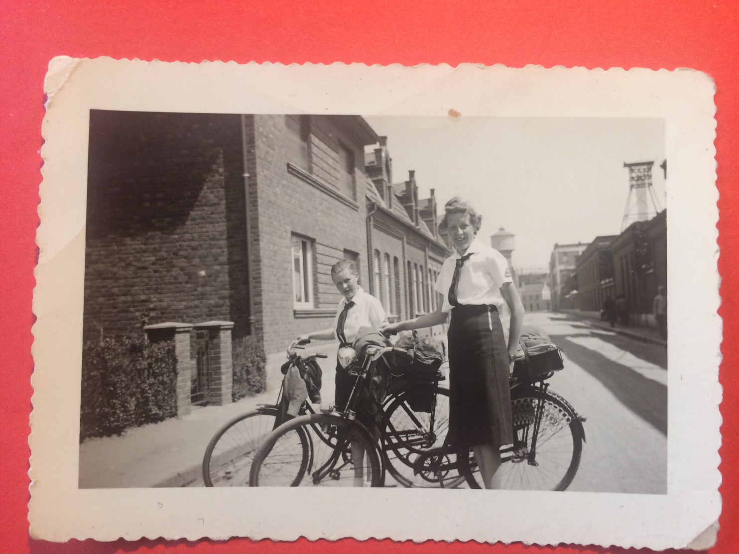 Foto 2.WK WW2  Mädchen Girls BDM Uniform Fahrrad HJ Gebietsdteieck Old Picture Alt - 1939-45