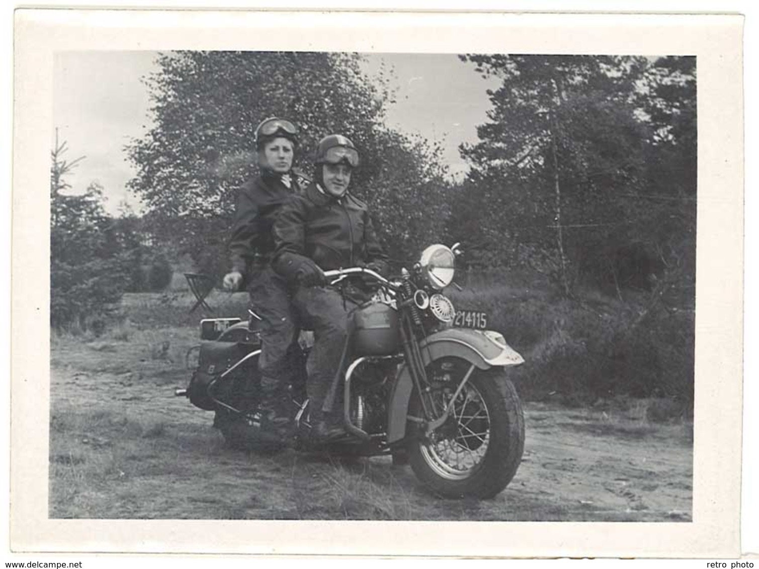 Photo Amateur Couple Sur Moto à Identifier ( Harley Davidson ? ) - Automobili