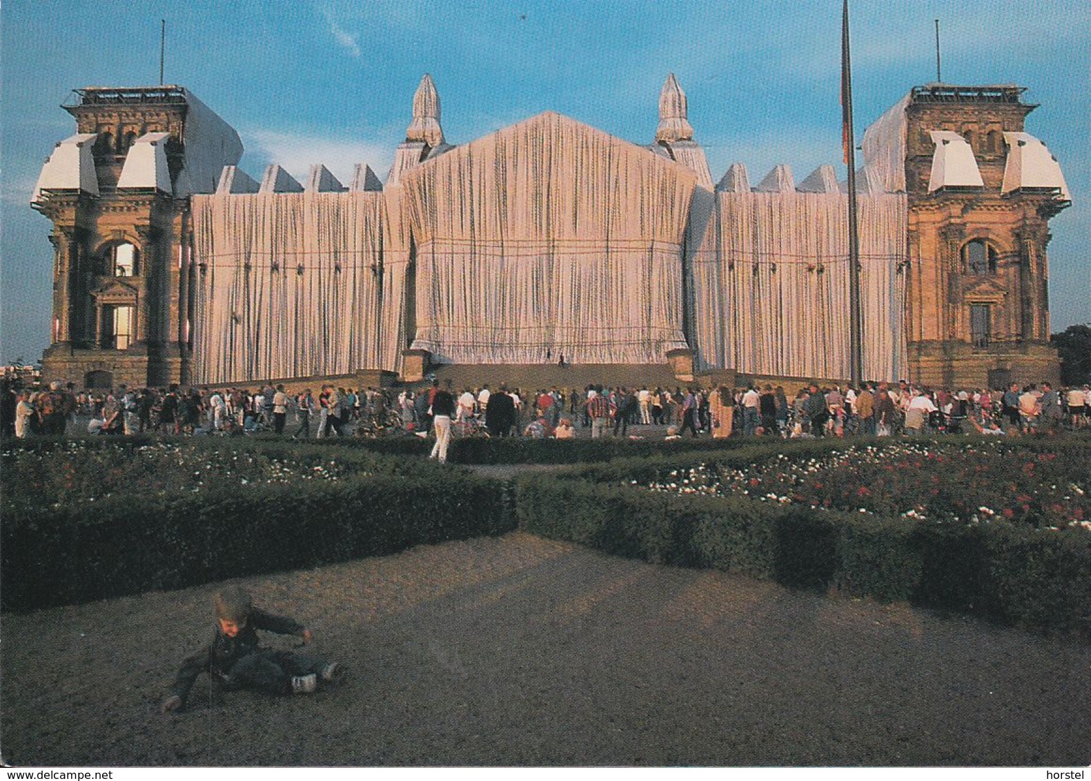 D-11011 Berlin - House Of Parliament - Reichstagsverhüllung - Christo Am 20.6.1995 - Charlottenburg