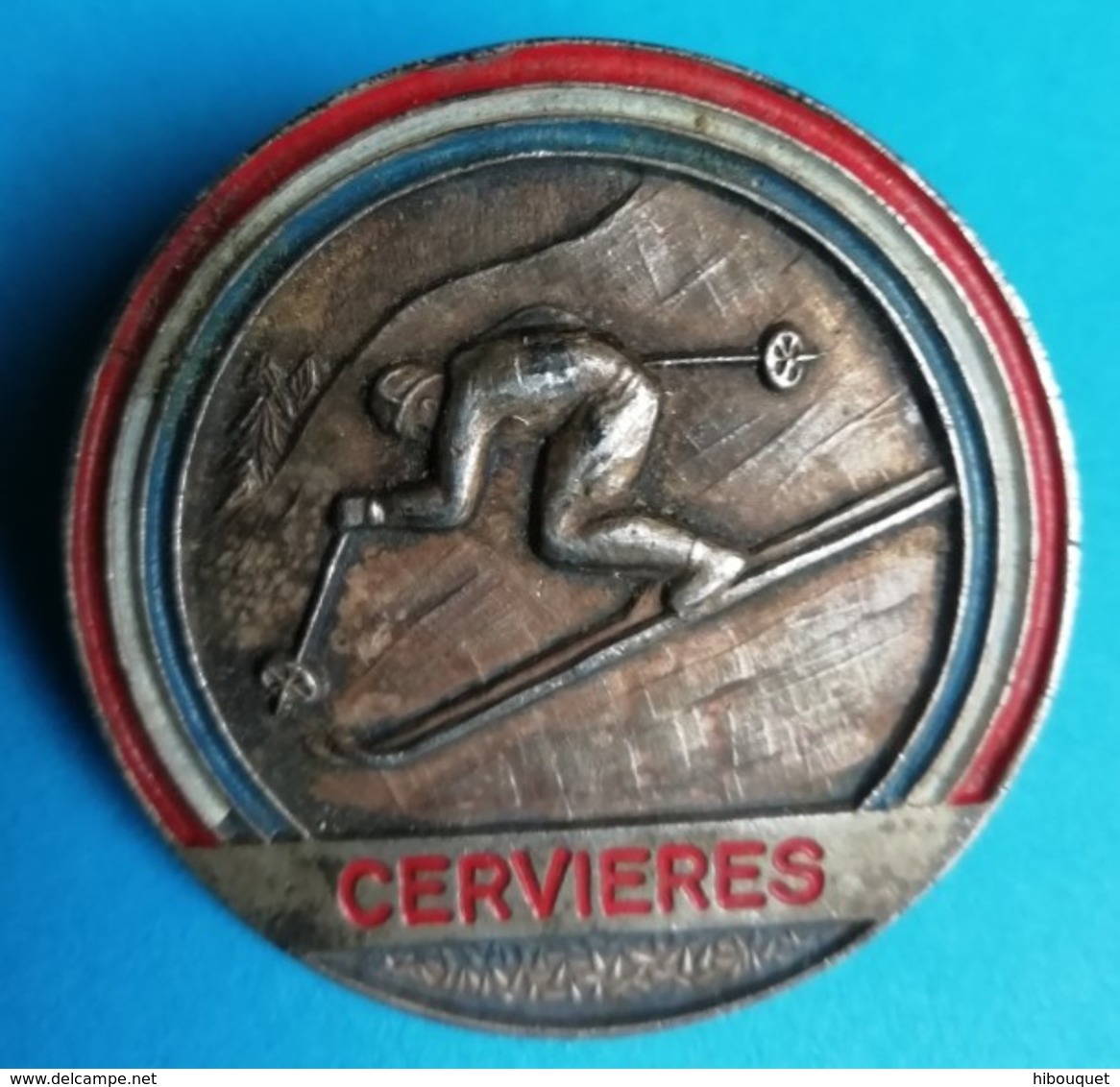 Rare Insigne école De Ski Français Cervières Format 3.4 Cm - Autres & Non Classés