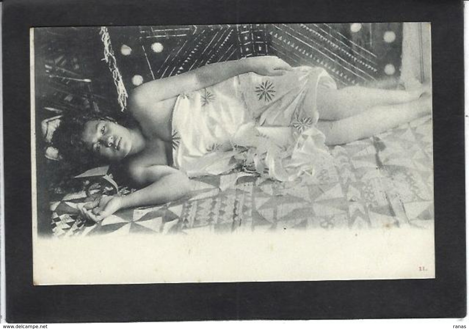 CPA Fidji Type Ethnic Femme Nue Nu Féminin Nude Non Circulé - Fiji