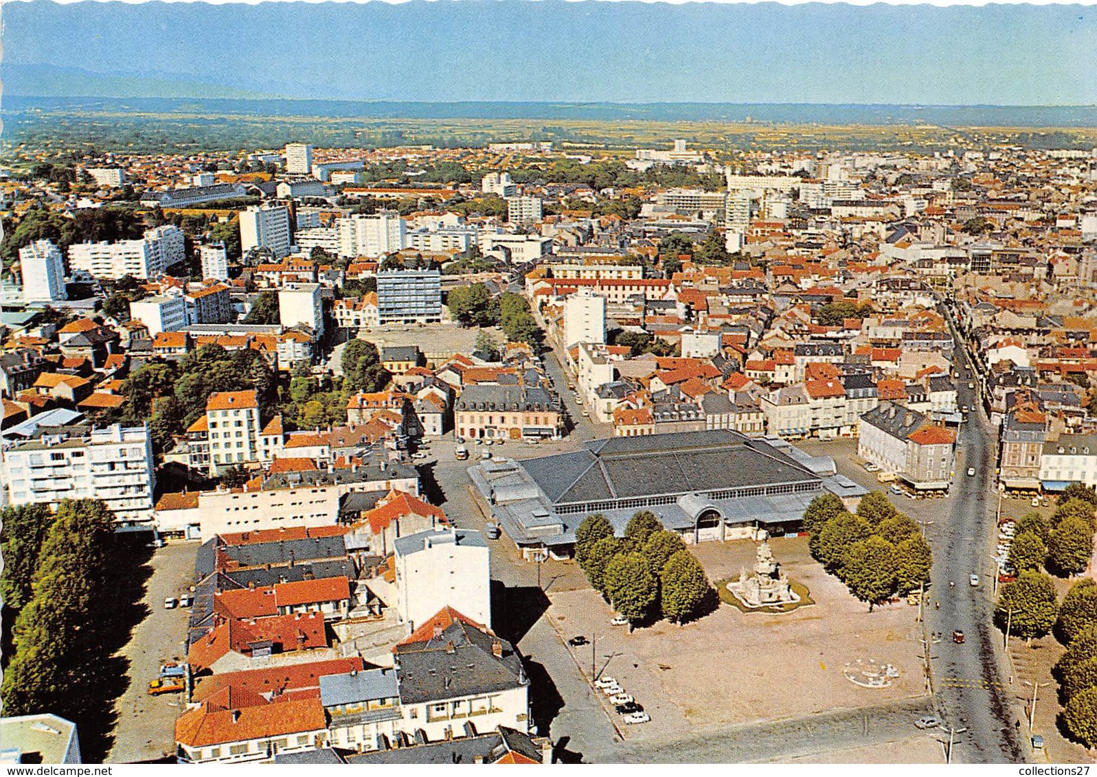 65-TARBES- LA HALLE MARCADIEU ET SA MAGNIFIQUE FONTAINE - Tarbes