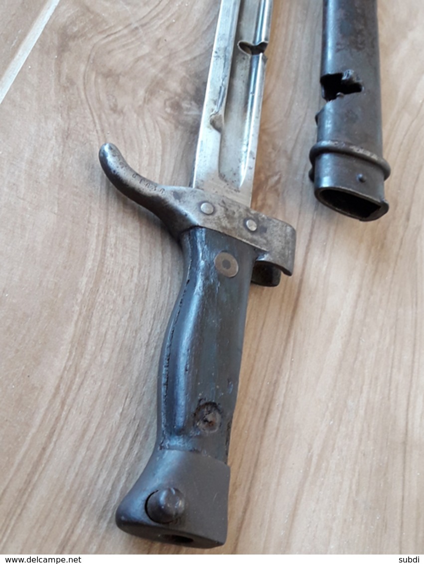 Ancienne Baïonnette Avec Fourreau Abimé Démilitarisé - Armes Blanches