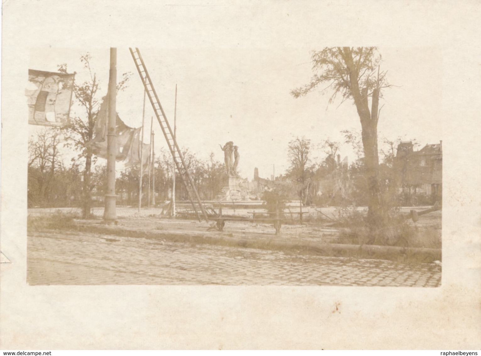 Snapshot Place De La République Reims 20 Octobre 1918 échelle Guerre War WWI - War, Military