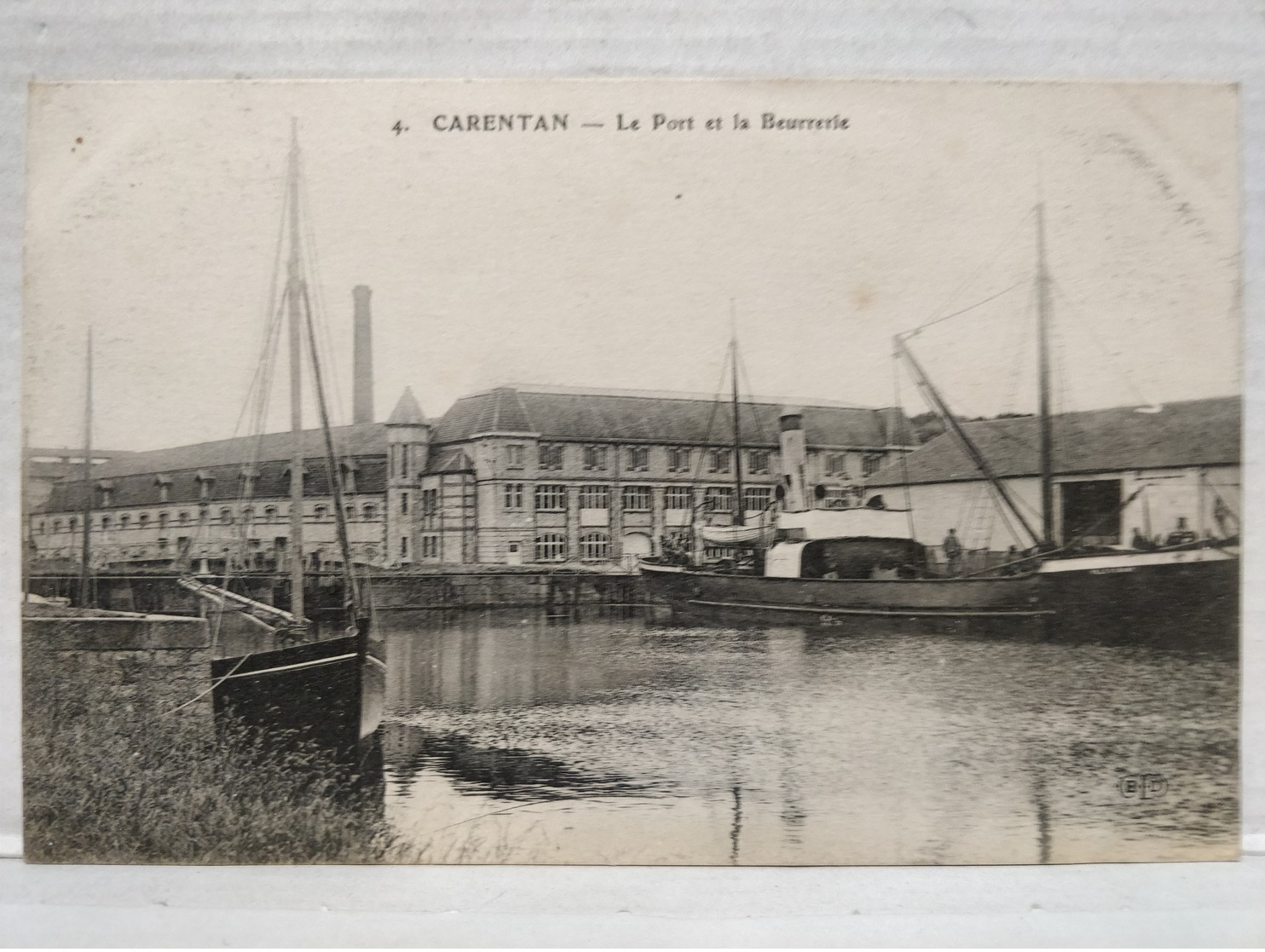 Carentan. Le Port Et La Beurrerie - Carentan