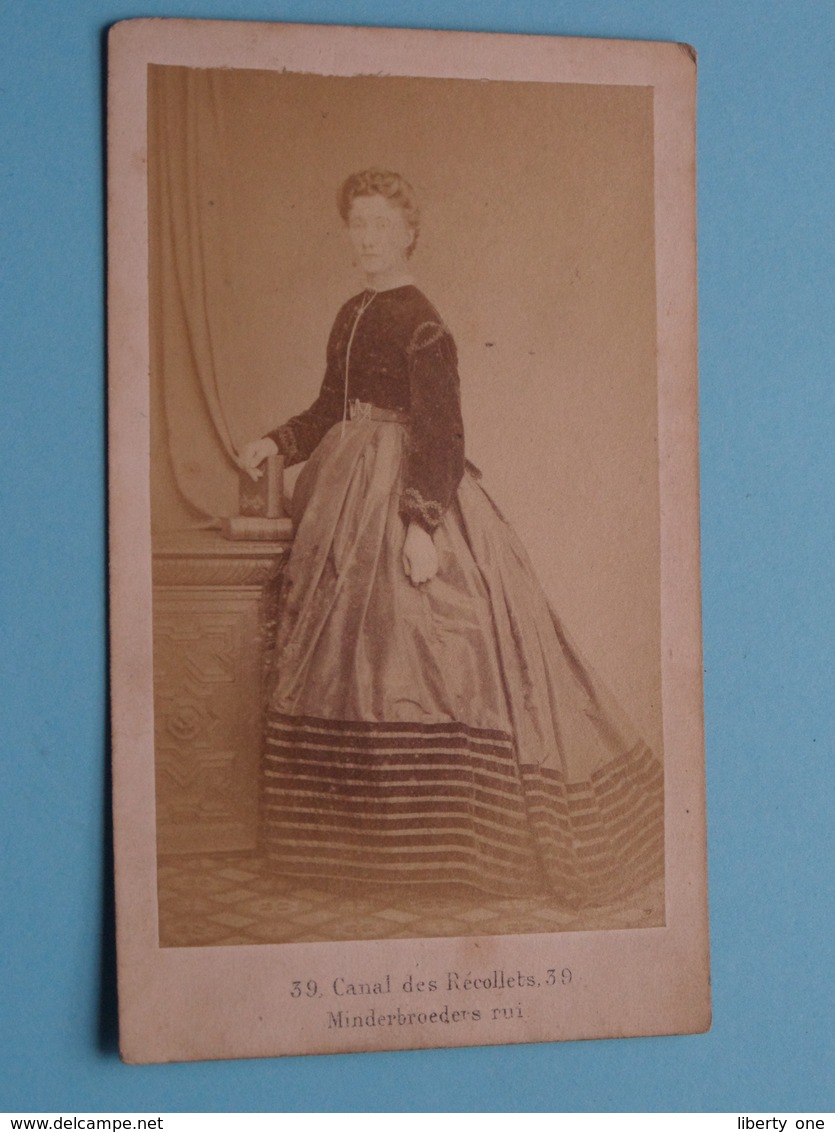 FEMME - VROUW - WOMAN - FRAU ( CDV Photo Artistique MINDERBROEDERS RUI Antwerpen > Zie / Voir Photo ) ! - Personnes Anonymes