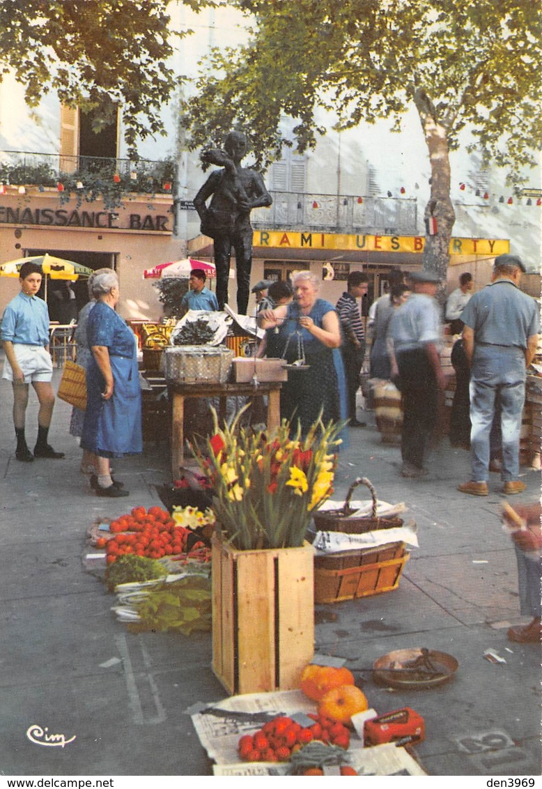 VALLAURIS - Le Marché Aux Fleurs Avec L'Homme Au Mouton De Picasso - Vallauris