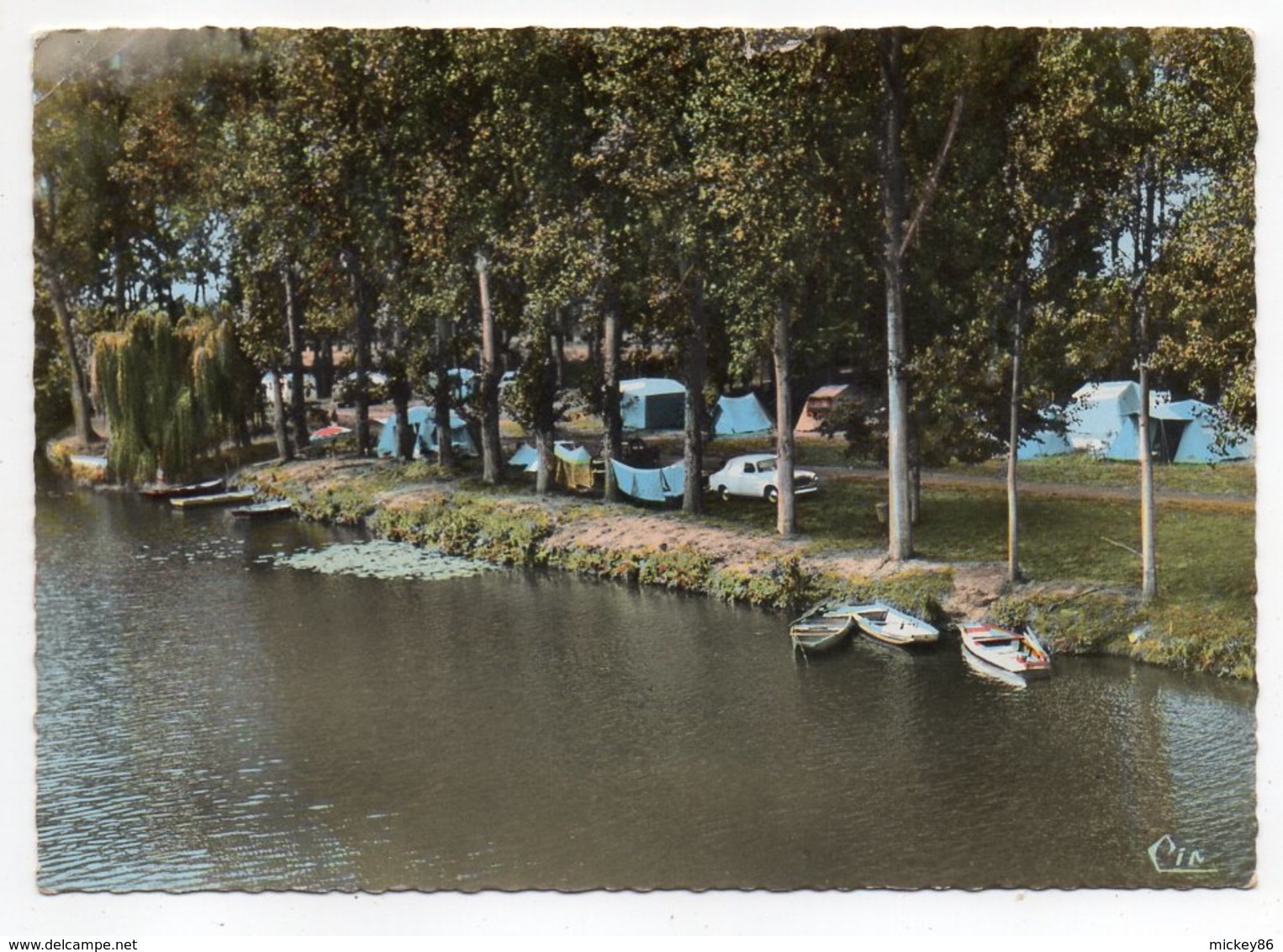 MALICORNE---Le Camping  (voiture Peugeot 403 , Toiles De Tente)........à Saisir - Malicorne Sur Sarthe