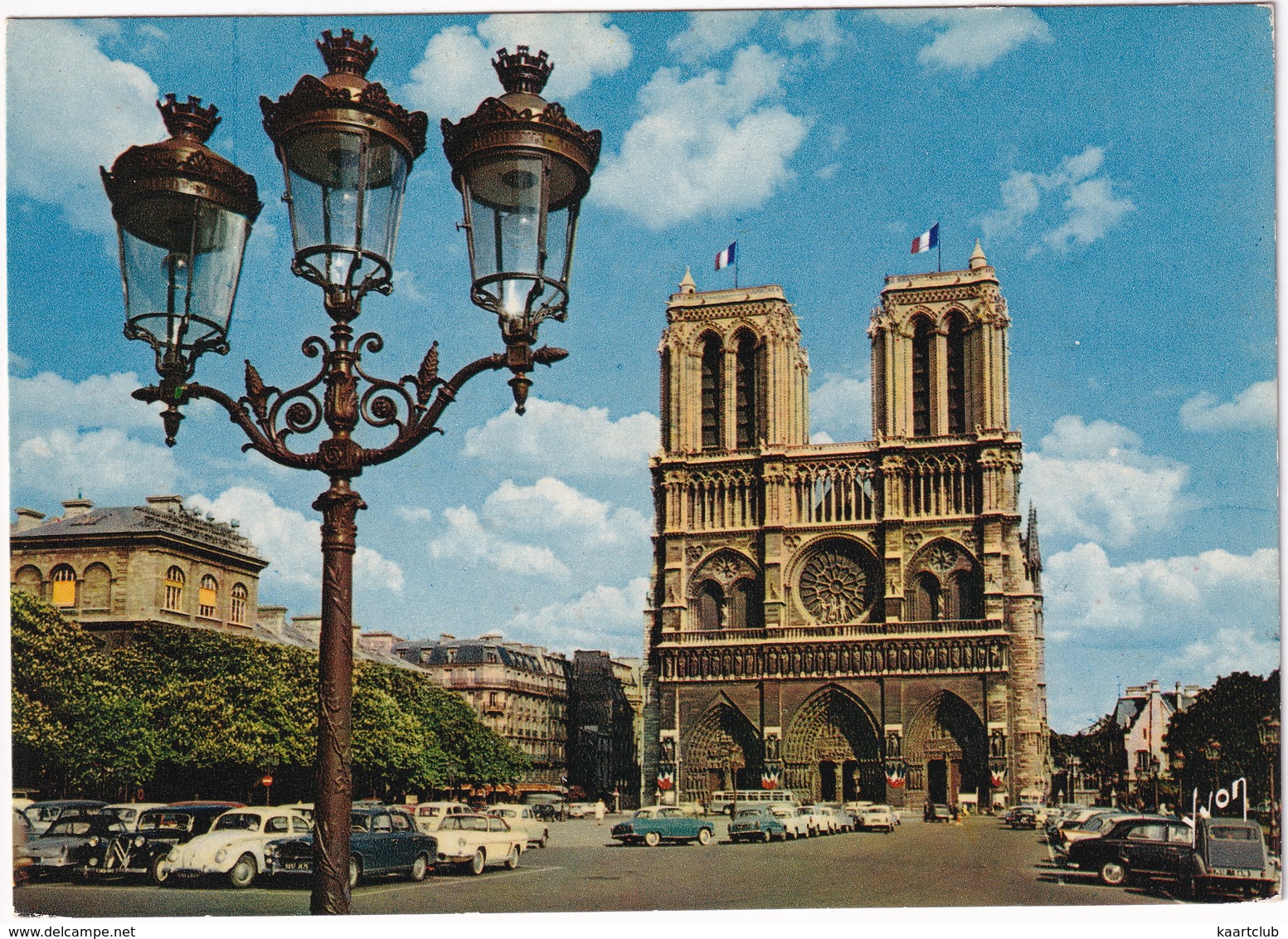 Paris: VW 1200 KÄFER/COX, CITROËN TRACTION AVANT, 2CV, RENAULT FLORIDE, SIMCA ARONDE - Notre-Dame, Parvis - Toerisme