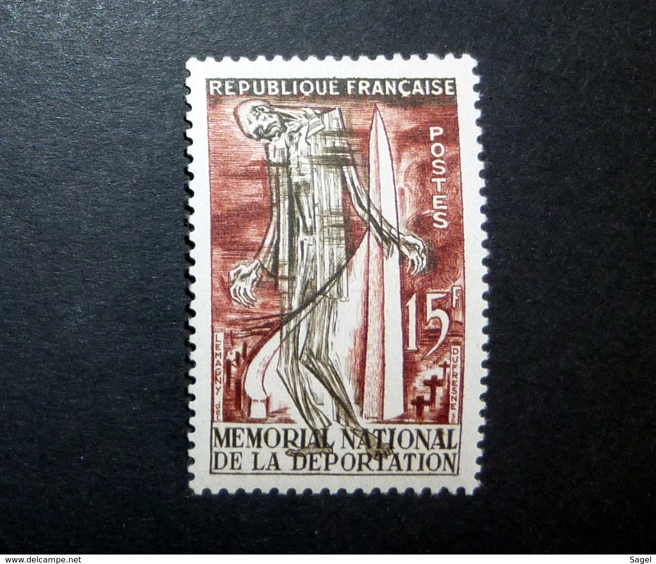 FRANCE 1956 N°1050 * (MÉMORIAL NATIONAL DE LA DÉPORTATION. 15F BRUN-CARMIN ET SÉPIA) - Ungebraucht