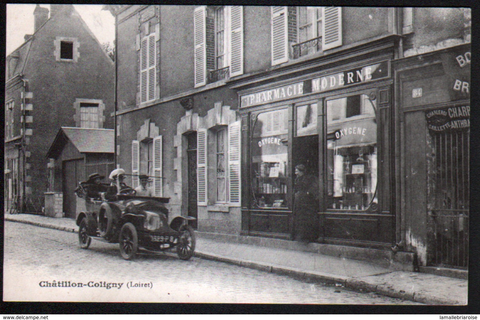 45, Chatillon Coligny, Automobile Devant La Pharmacie Moderne - Chatillon Coligny