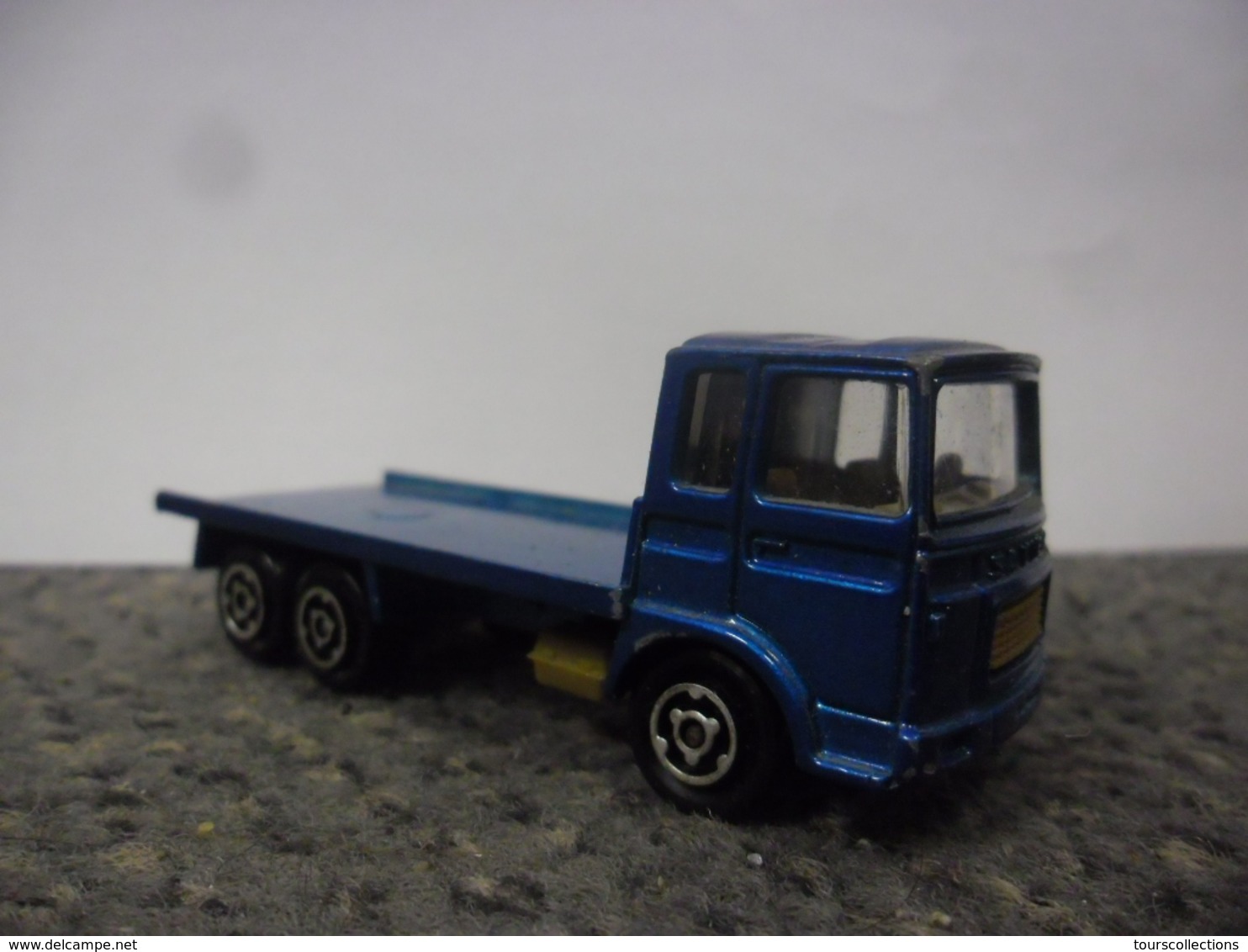 MAJORETTE CAMION PORTEUR SAVIEM BLEU Au 1/100 ° - Majorette