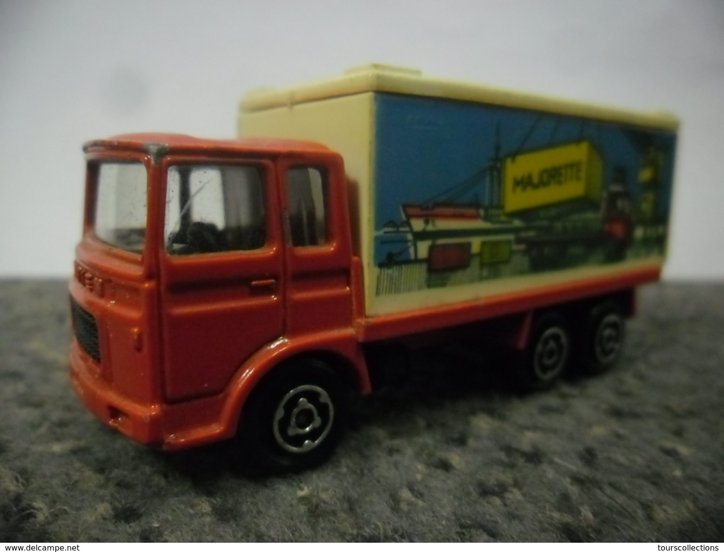 MAJORETTE Au 1/100 ° CAMION SAVIEM PORTE CONTAINER DOCK PORT Grue Navire Transport - Majorette