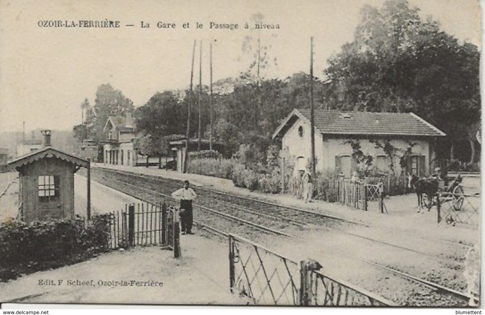 CPA - Chemin De Fer La Gare Et Le Passage à Niveau OZOIR-LA-FERRIERE 77 - Autres & Non Classés