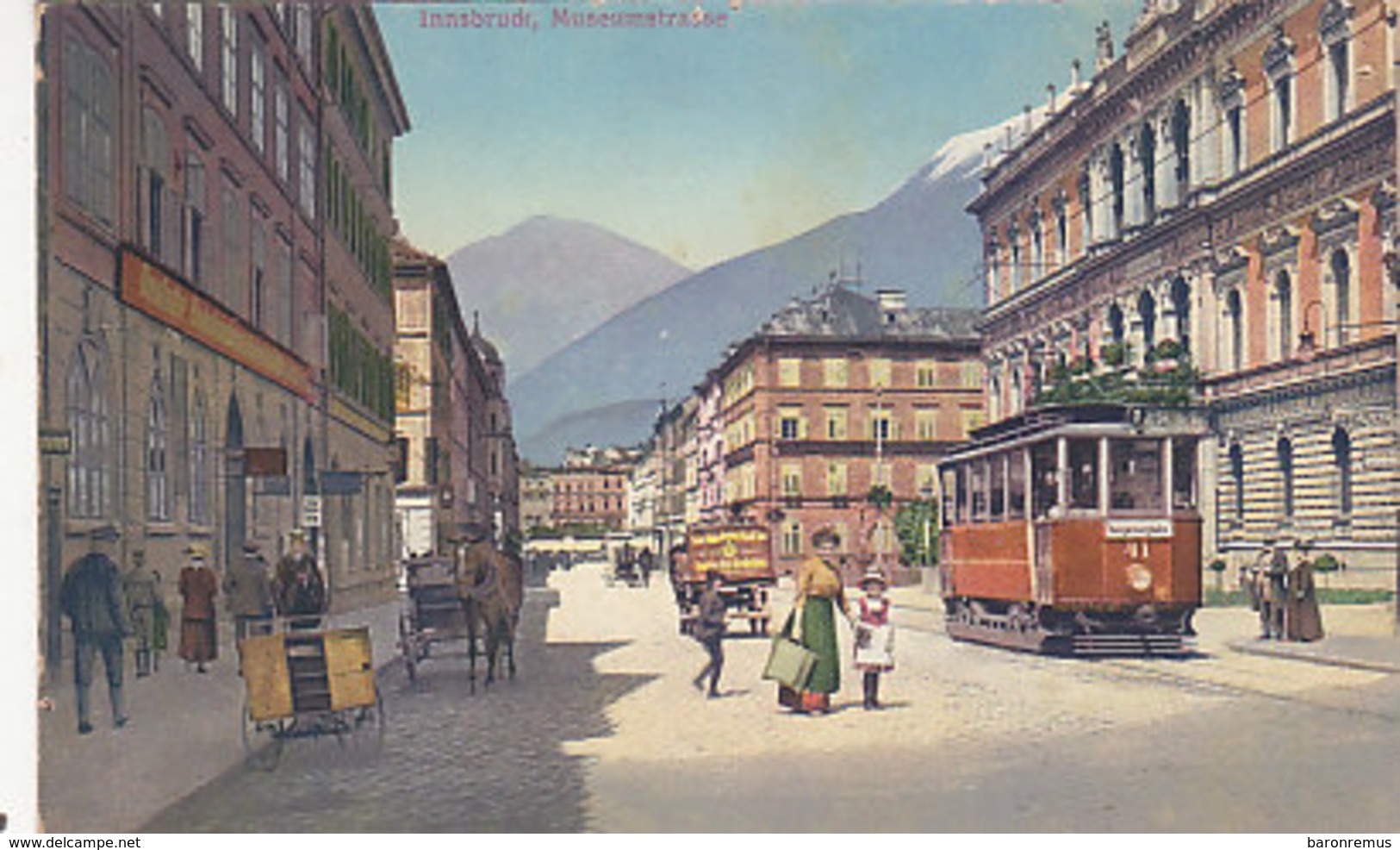 Innsbruck - Museumstrasse Mit Tram       (190507) - Innsbruck