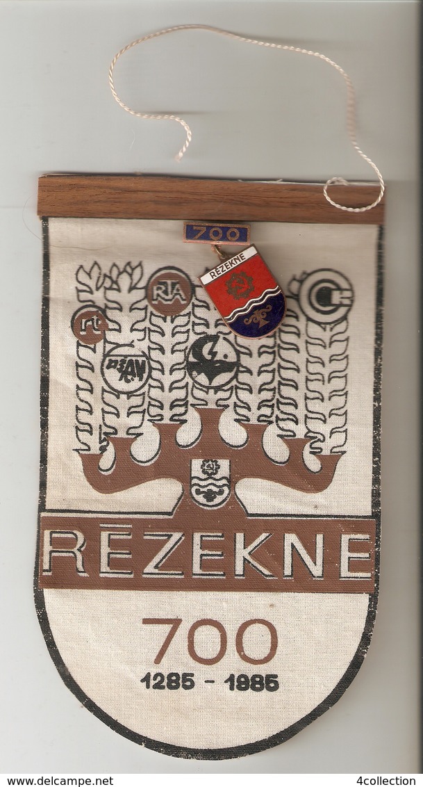 K. LATVIA REZEKNE PIN Badge On FLAG PENNANT - 700th Anniversary Of City Town 1285 - 1985 Coat Of Arms - Patches