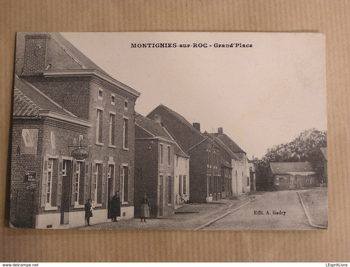 MONTIGNIES SUR ROC Grand Place Animée Rare Commune Honnelles Province Du Hainaut Belgique Carte Postale - Honnelles