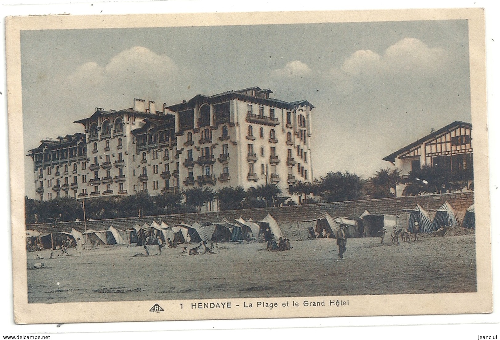 1. HENDAYE . LA PLAGE ET LE GRAND HOTEL . CARTE COLORISEE AFFR AU VERSO . 2 SCANES - Hendaye