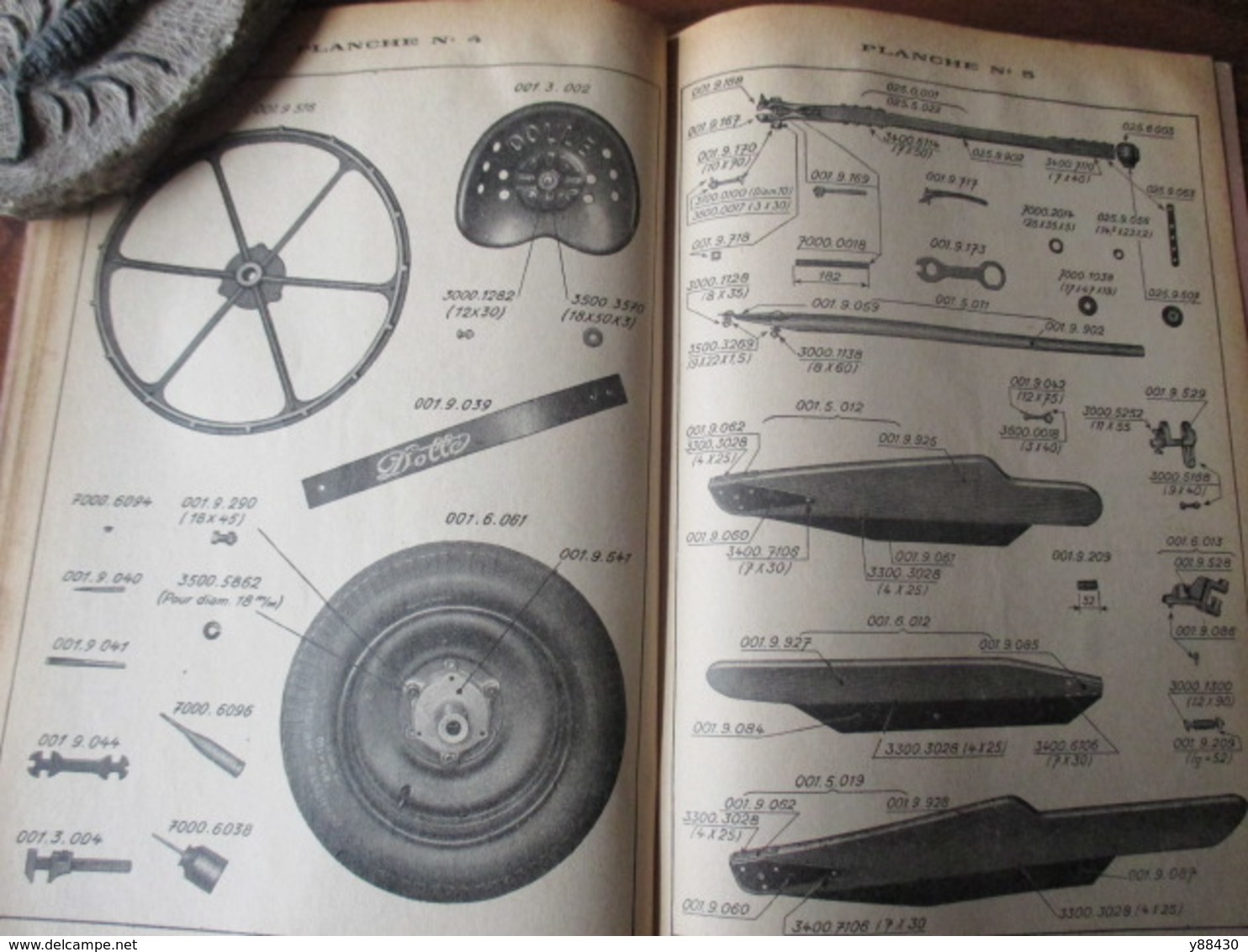 Livret pour FAUCHEUSE A 2 CHEVAUX  n° 25  - Ets DOLLE à VESOUL - année 1949 - 40 pages - 18 photos