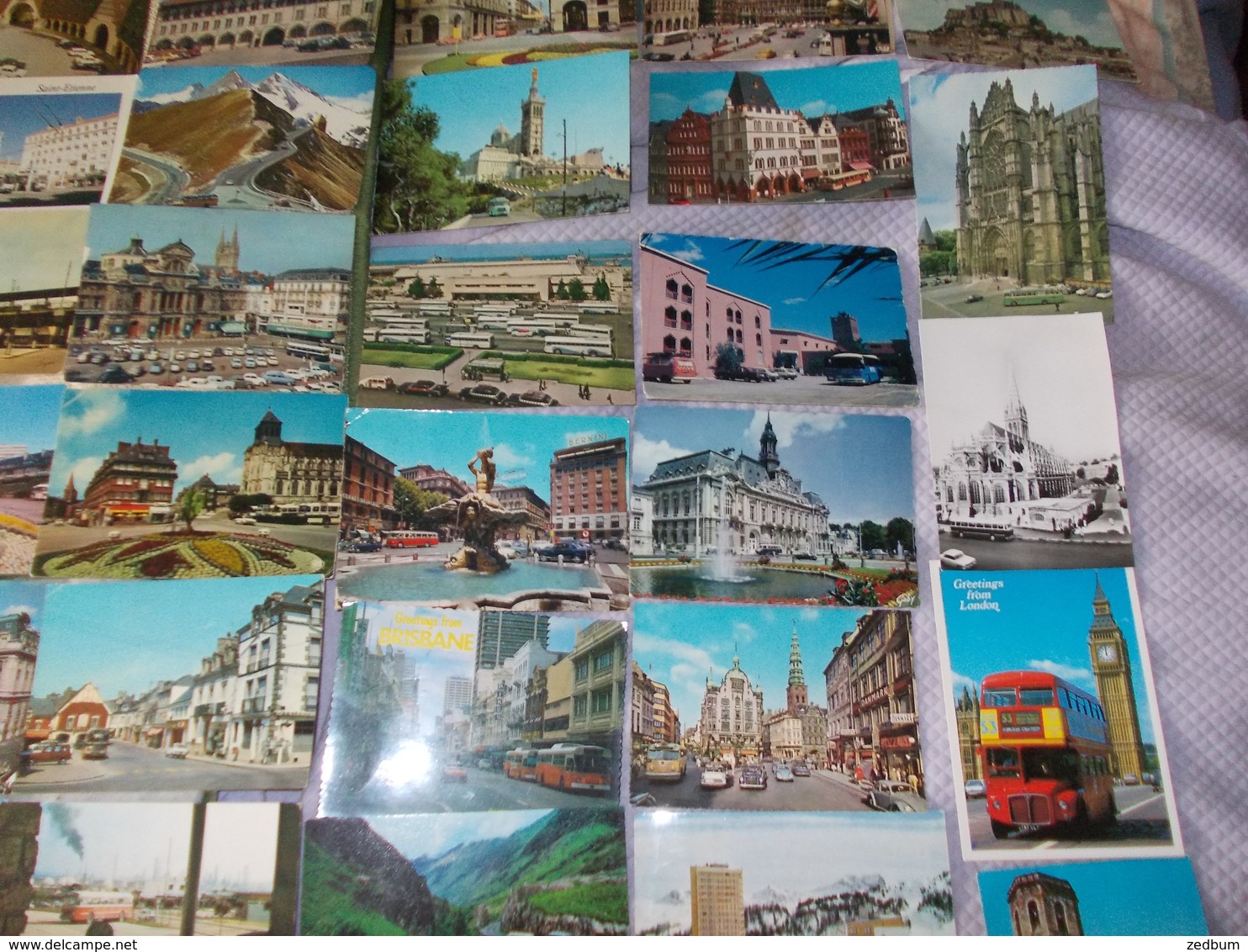 Lot plus de 300 cartes thème voiture Est Militaire alfa caravane camion tramways autocars US anglaise allemande austin