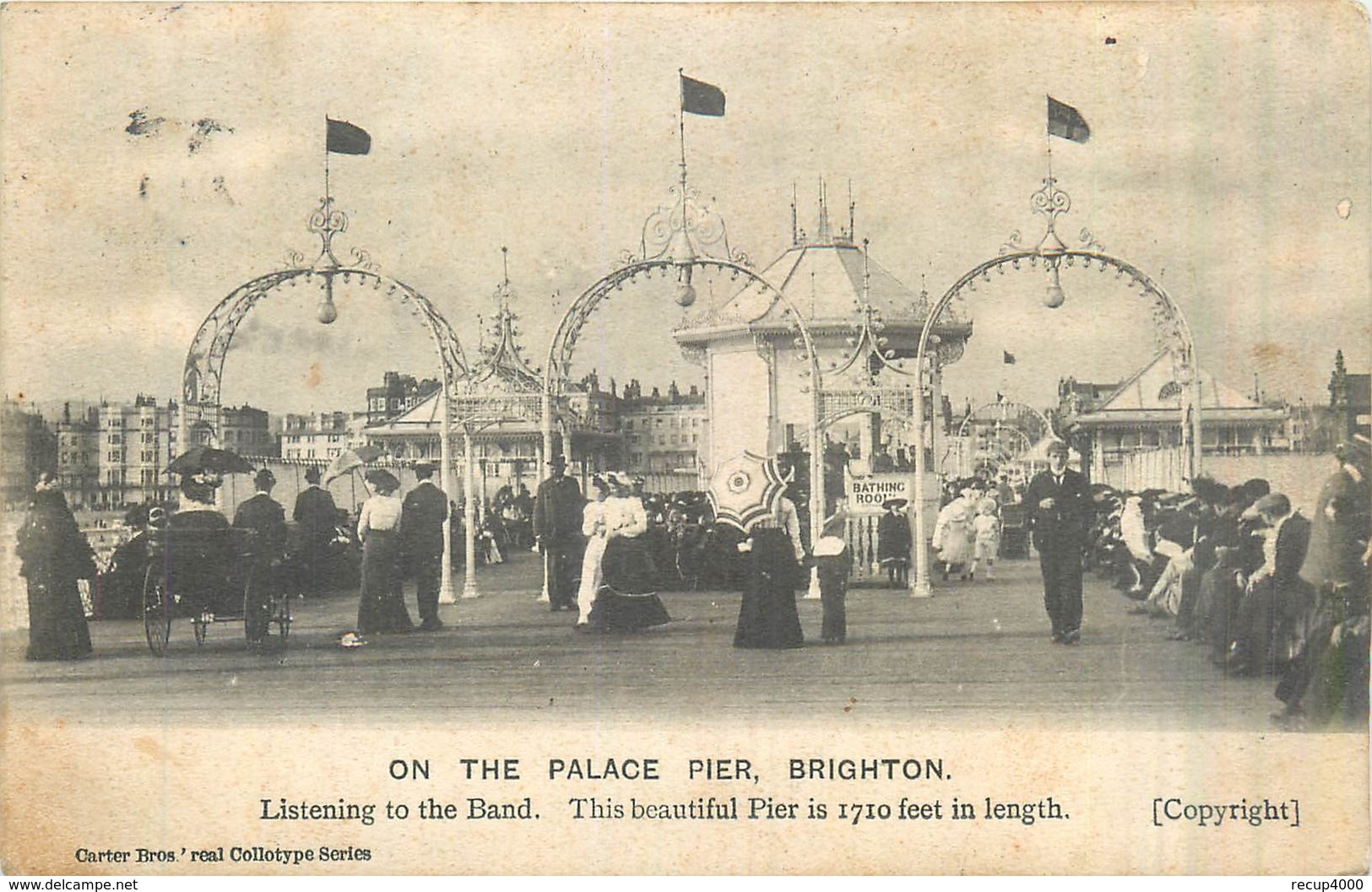 ANGLETERRE  BRIGHTON  On The Palace Pier    2 Scans - Brighton