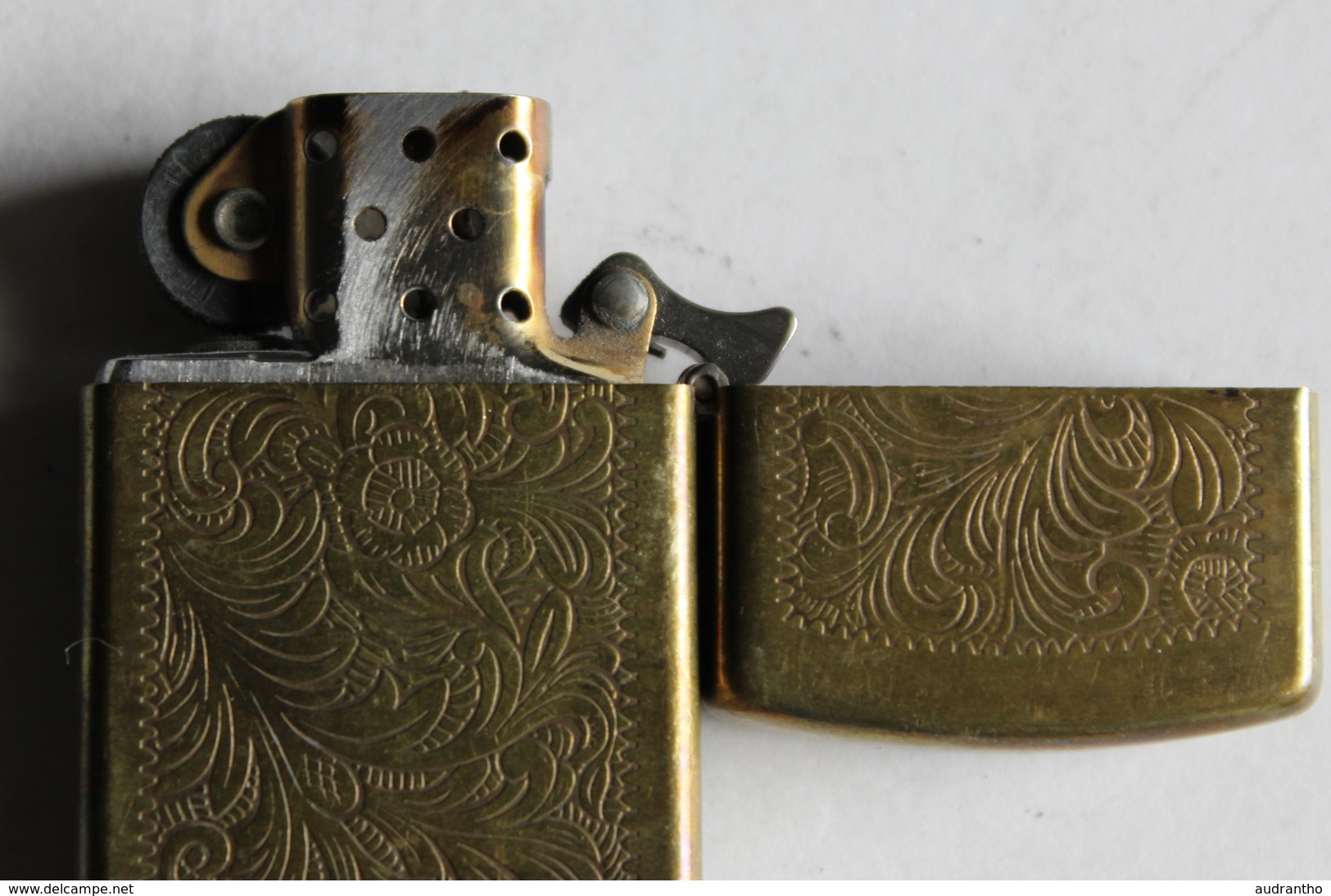 briquet ancien Zippo à essence Bradford modèle femme années 80