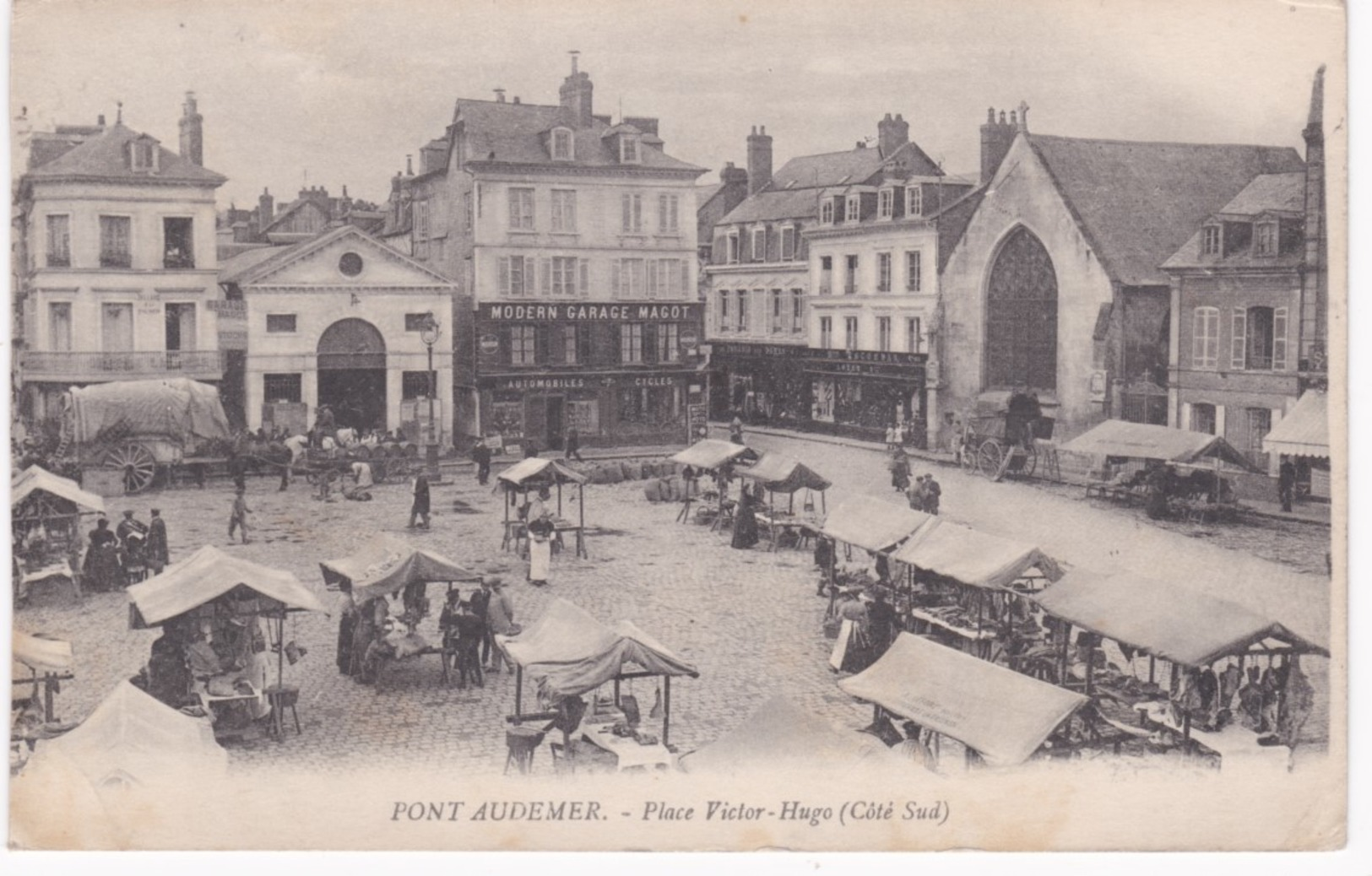 27 Eure -  PONT-AUDEMER -  Place Victor-Hugo Côté Sud - Le Marché - Garage - Marchés