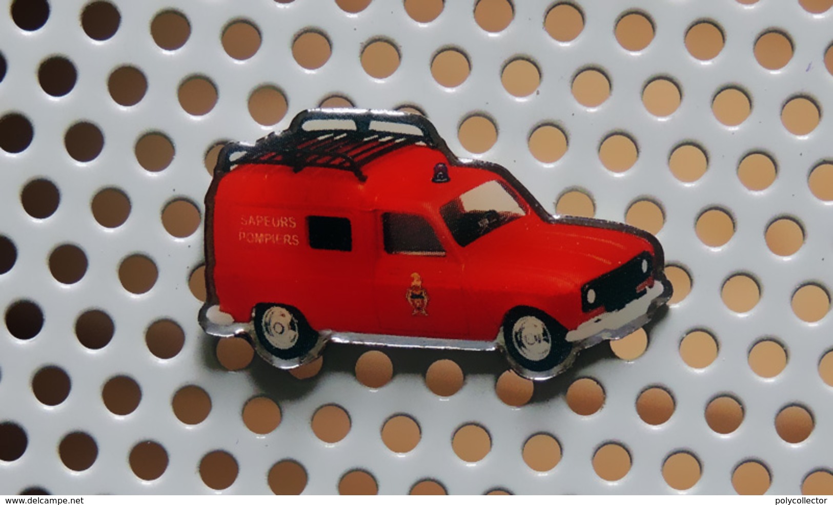 Pin's RENAULT 4L Sapeurs Pompiers De Paris - Collection Utilitaires - Renault