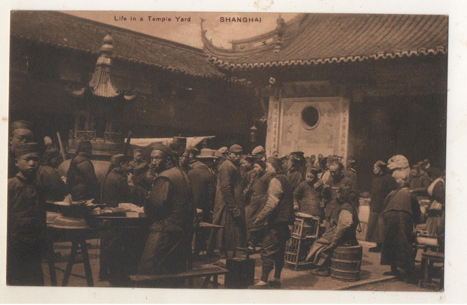 Life In A Temple Yard  SHANGHAI - Chine