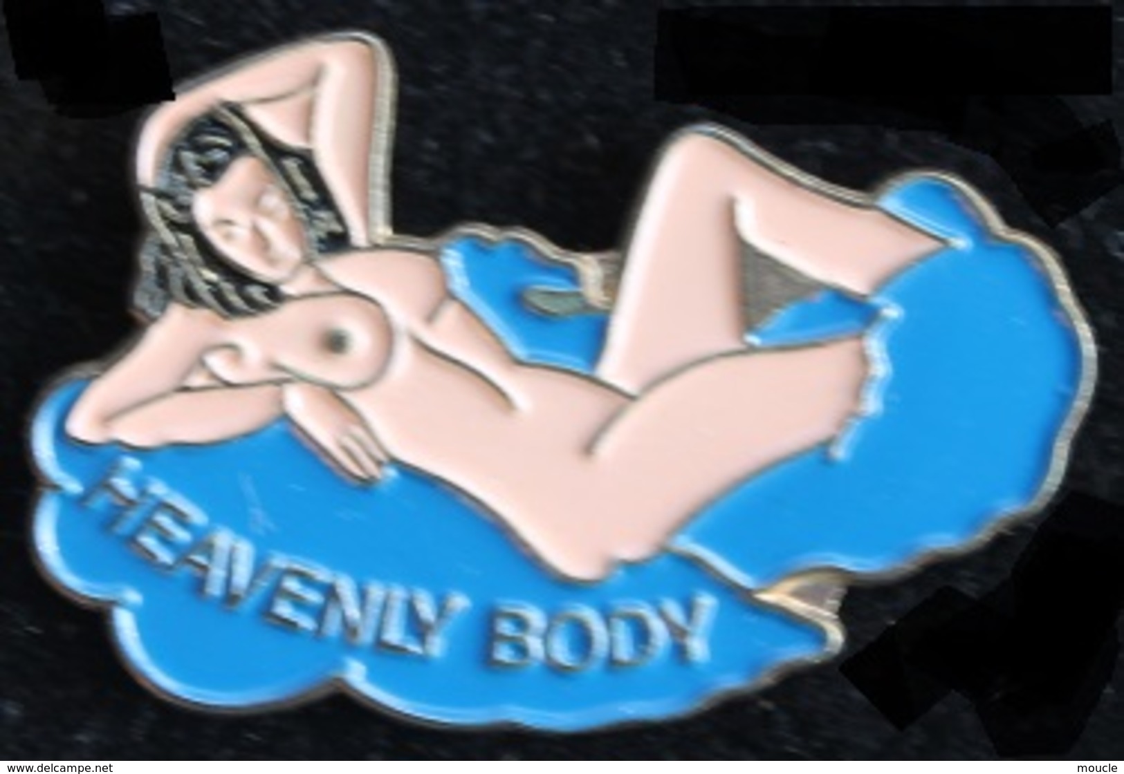 PIN UP SUR UN NUAGE BLEU - HEAVENLY BODY-    (21) - Pin-Ups