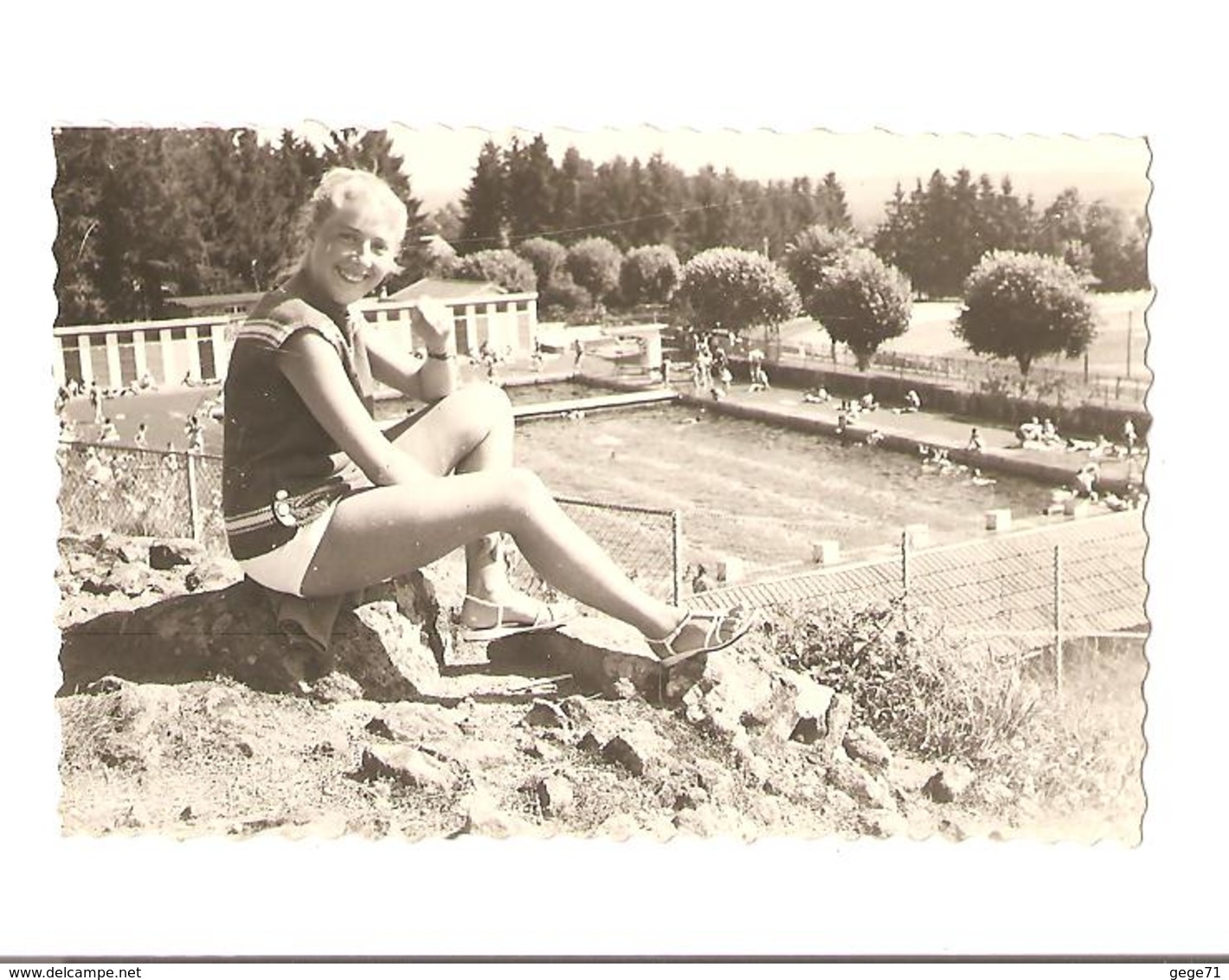 Snapshot - Femme A La Piscine - Aurillac  - Vintage - Pin Up - Maillot De Bain - Pin-up