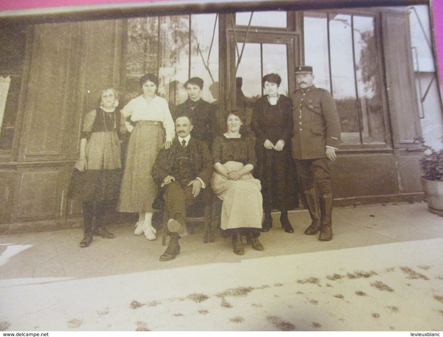 Groupe De Personnes Devant Magasin/ Tirage Papier/ Vers 1910 - 1930               PHOTN495 - Sonstige & Ohne Zuordnung