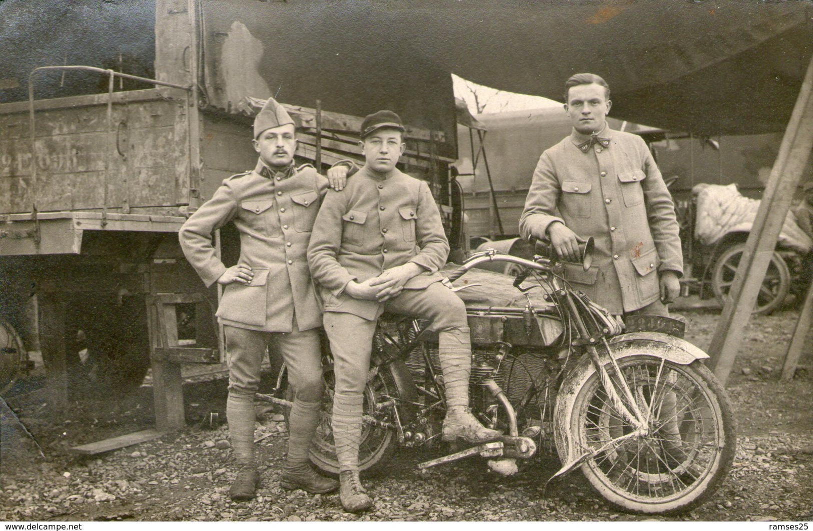 (101)  CPA  Photo  Soldats  Moto  (Bon Etat) - Motorbikes