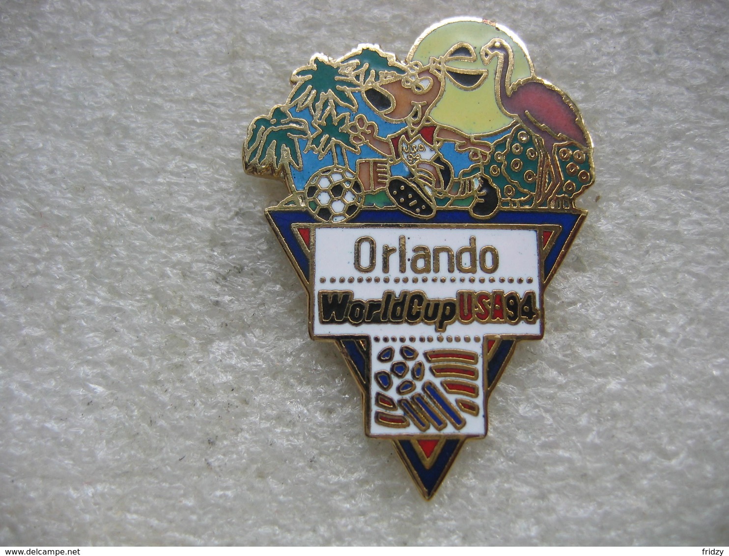 Pin's De La Coupe Du Monde De Football En 94 Aux USA. Equipe D'ORLANDO - Football