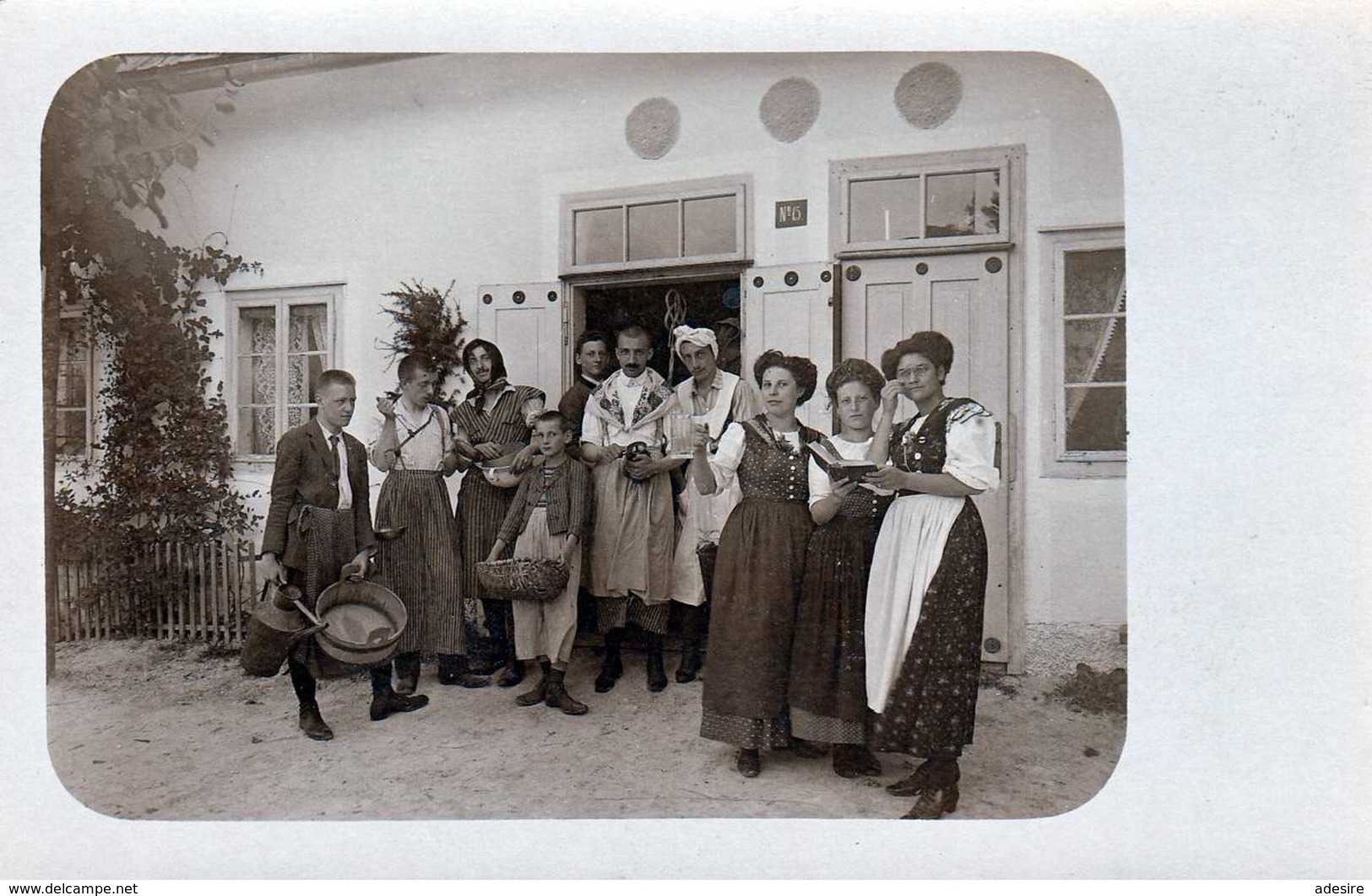 Familienfoto Vor Haus In Slowenien ?, Nicht Gelaufen Um 1899, Gute Erhaltung - Slovénie