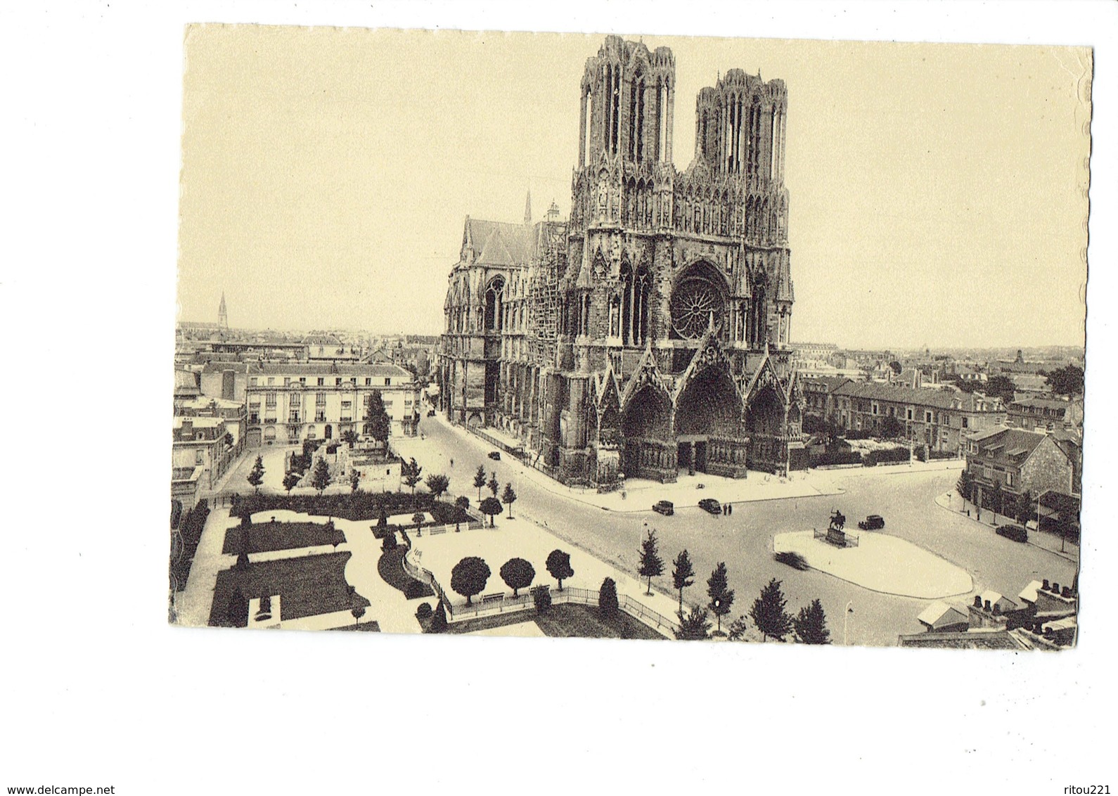 Cpm - 51 - Reims - Cathédrale Statue De Jeanne D'Arc - Edit Maurice - Salon D'Erlon - Travaux échafaudage - Reims