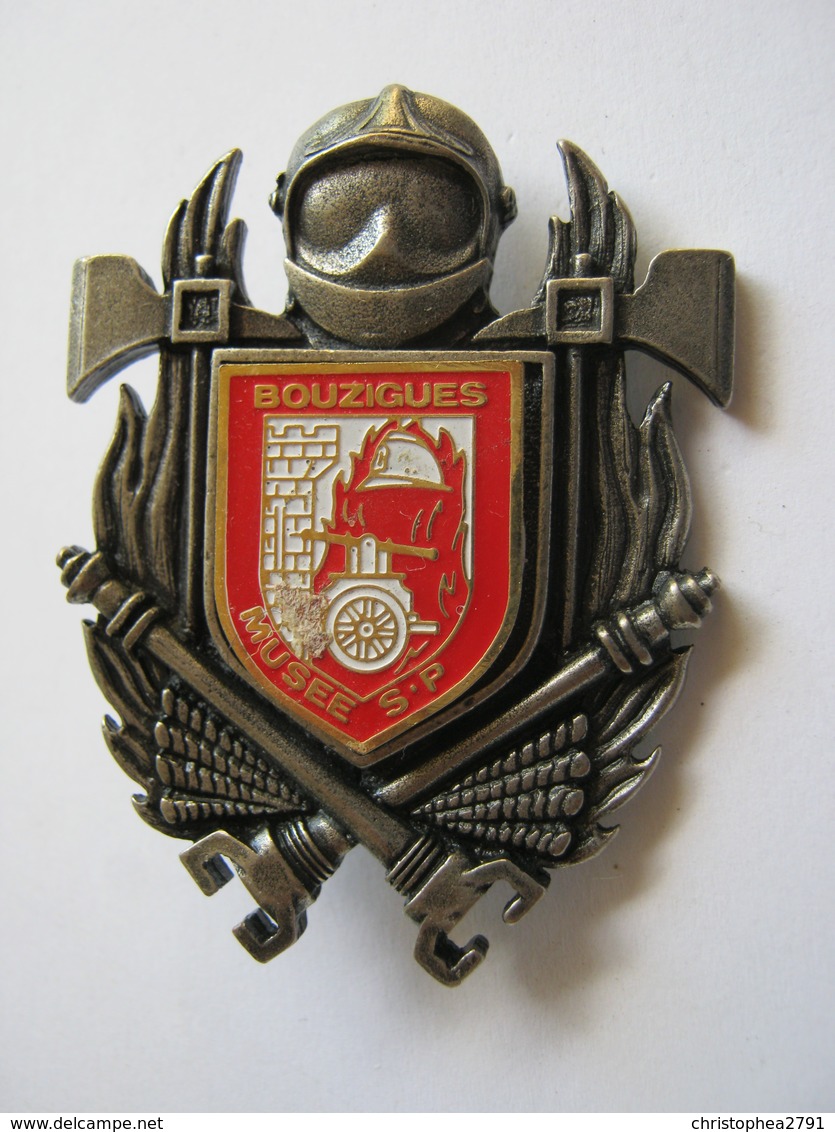 INSIGNE DES SAPEURS POMPIERS POMPIER DE BOUZIGUES 34  ETAT EXCELLENT - Pompiers