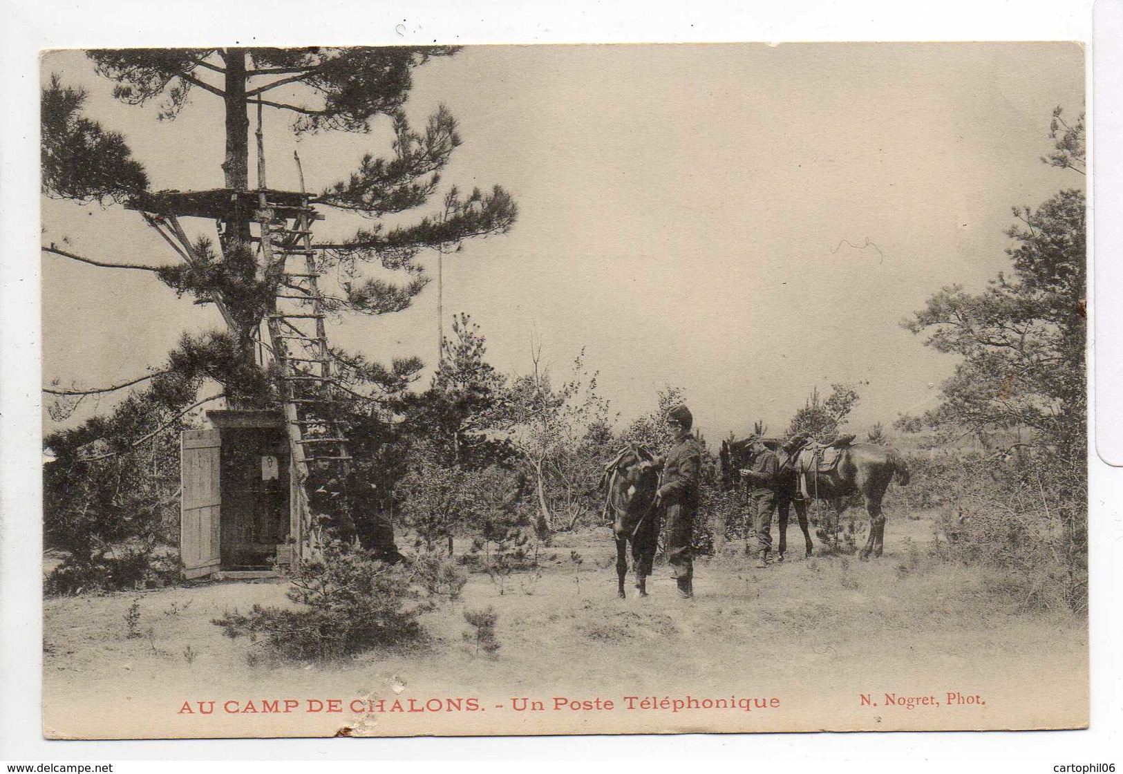 - CPA CAMP DE CHALONS (51) - Un Poste Téléphonique - Photo N. Nogret - - Camp De Châlons - Mourmelon