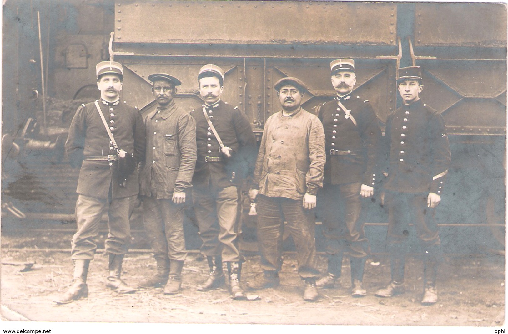 Carte Photo (gare De ?) Liévin Novembre 1913 - Gendarmes Cheminots Militaire ( Voir Texte Au Verso) - Lievin