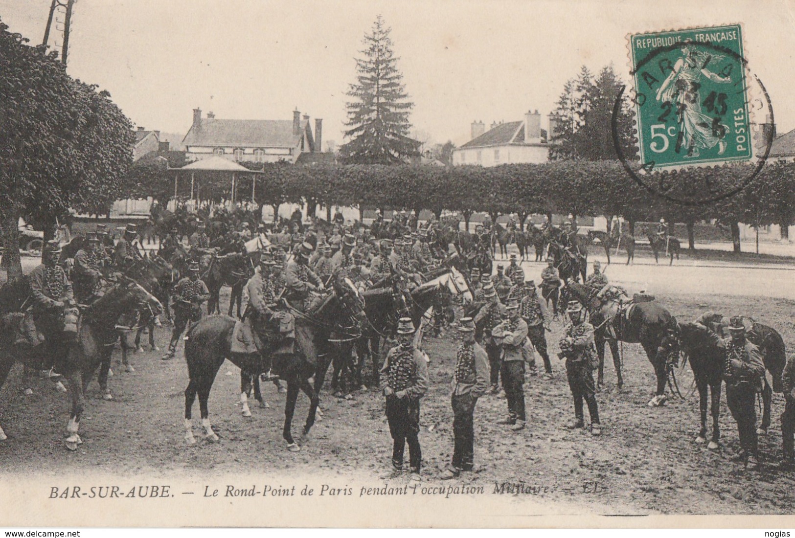 1911 - BAR SUR AUBE - MANIFESTATIONS VITICOLES - LE ROND-POINT DE PARIS OCCUPE PAR L'ARMEE A CHEVAL - PEU COURANTE - 2 S - Bar-sur-Aube