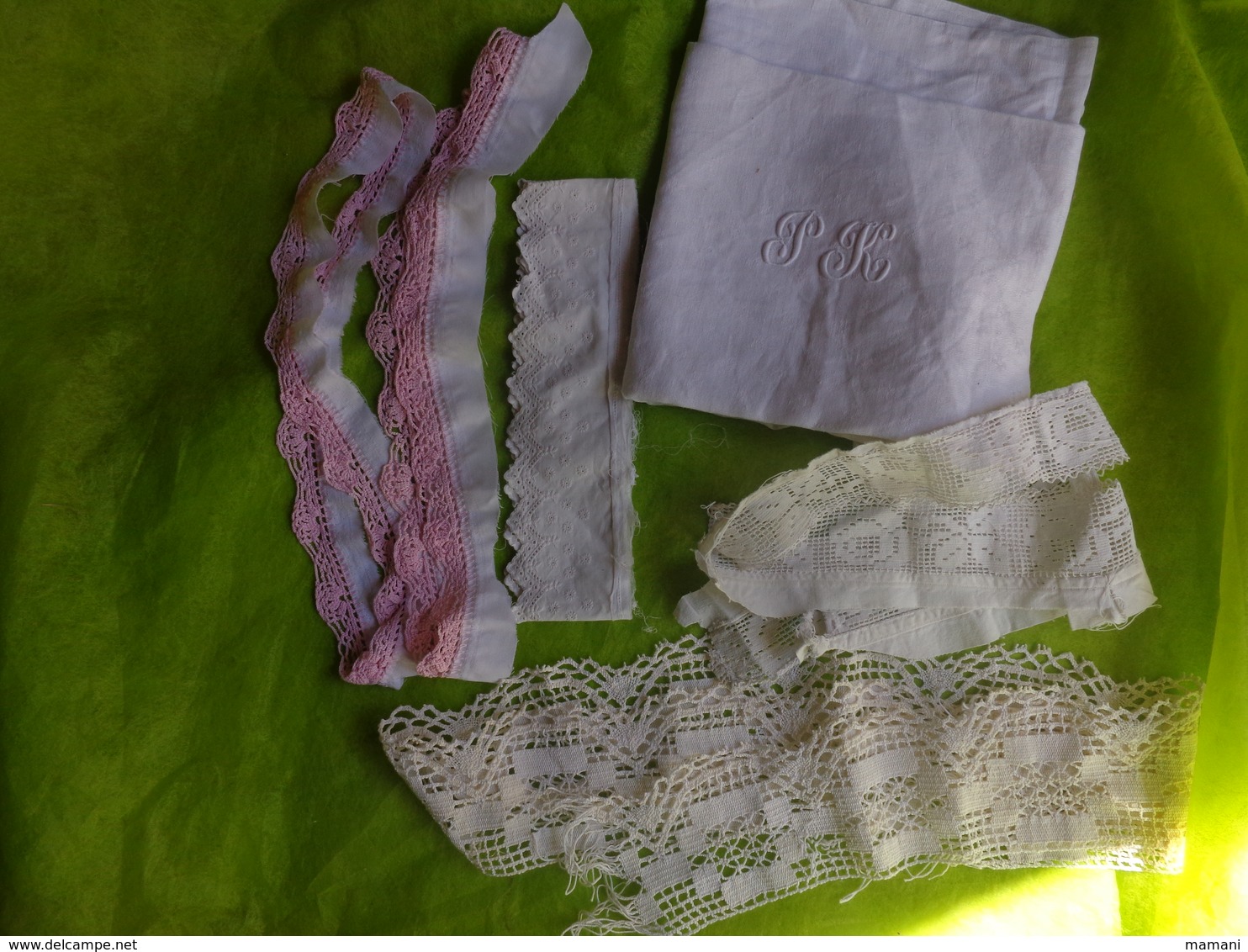 Lot De Dentelle Et Autre Serviette Monogramme P R - Dentelles Et Tissus