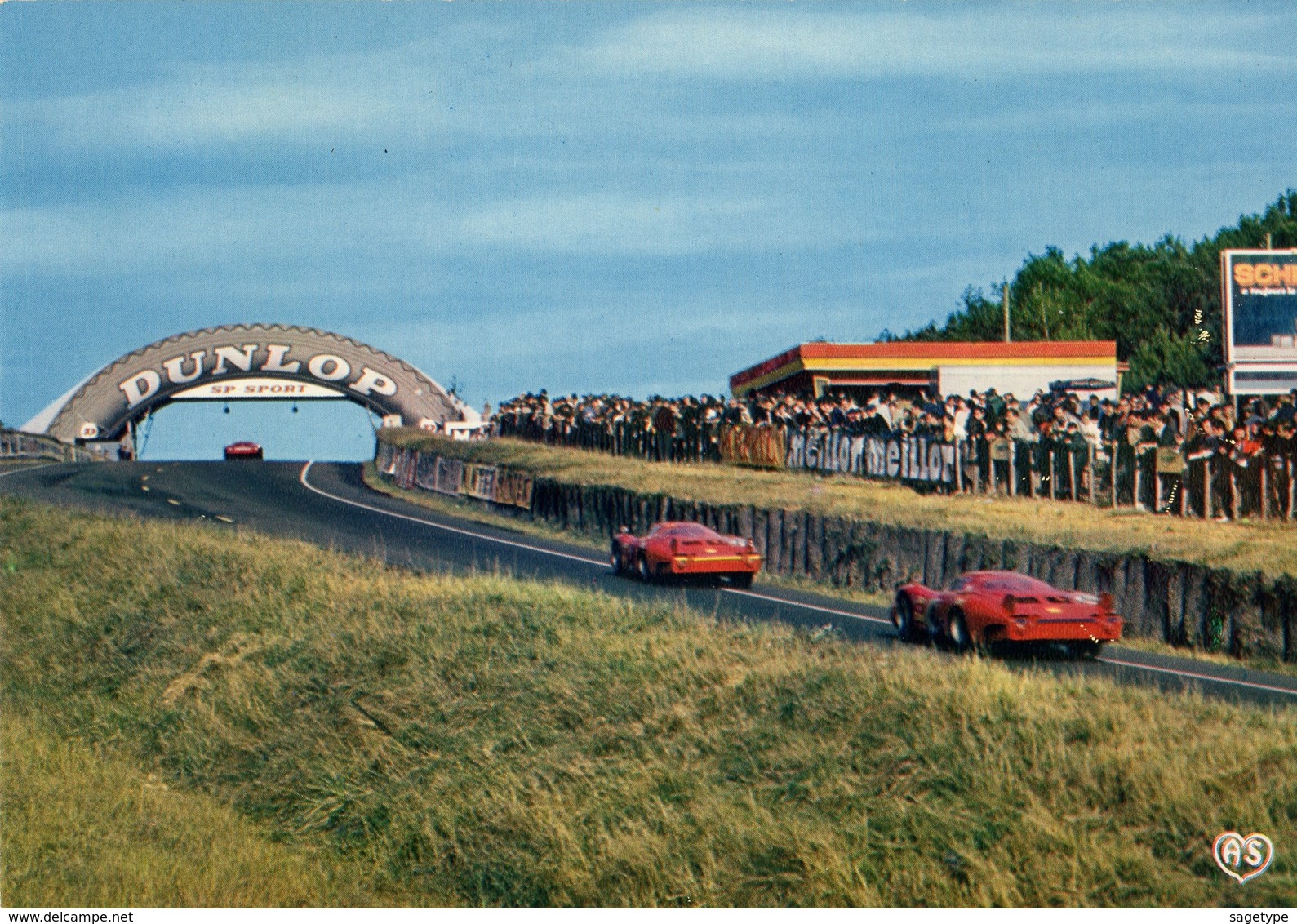 72 . LE MANS . CIRCUIT DES 24 HEURES . 2 Ferraris - Delourmel AS N° 4 - Le Mans