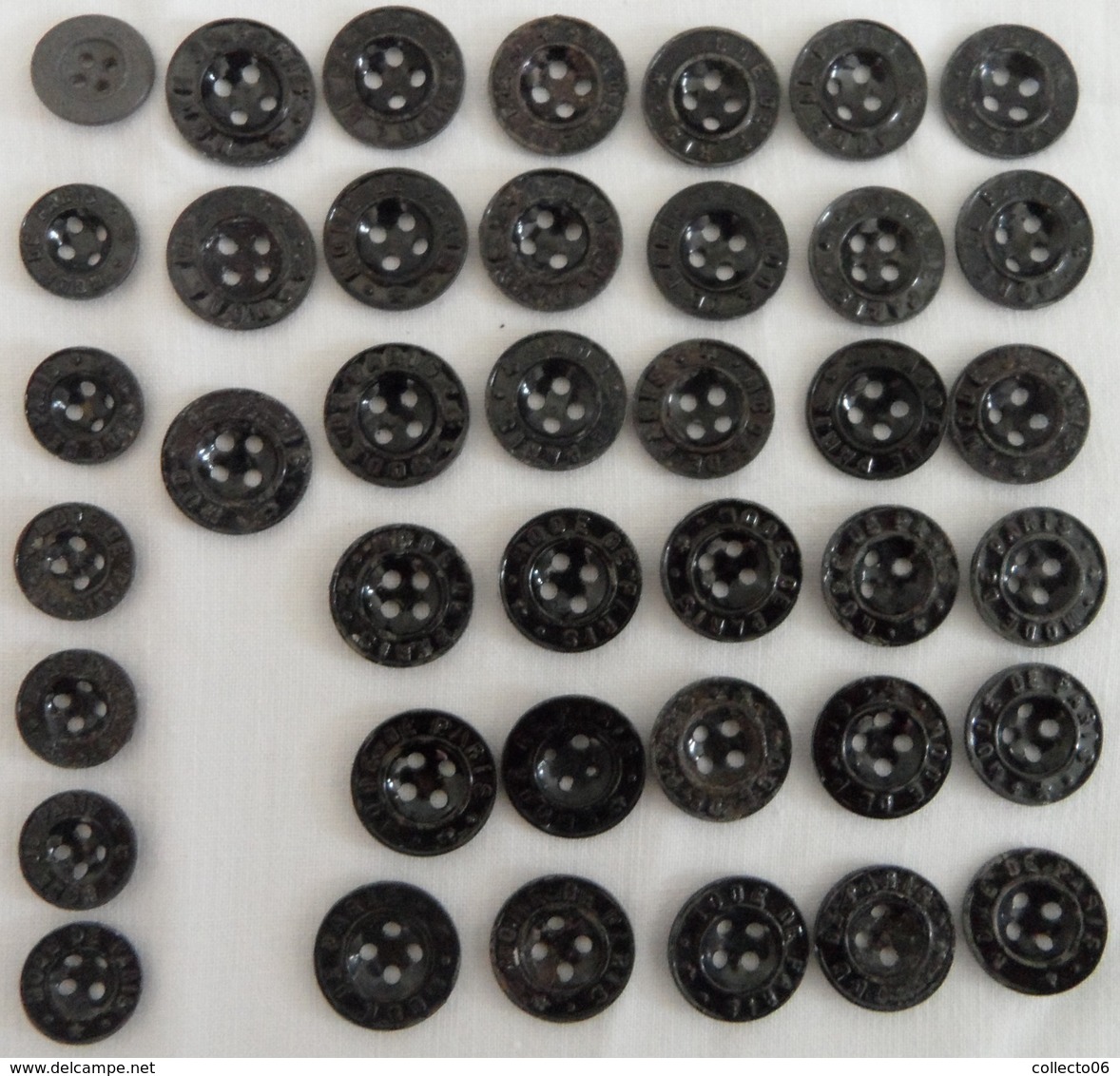 Lot De 40 Boutons Noirs Avec Inscription Mode De Paris - Boutons