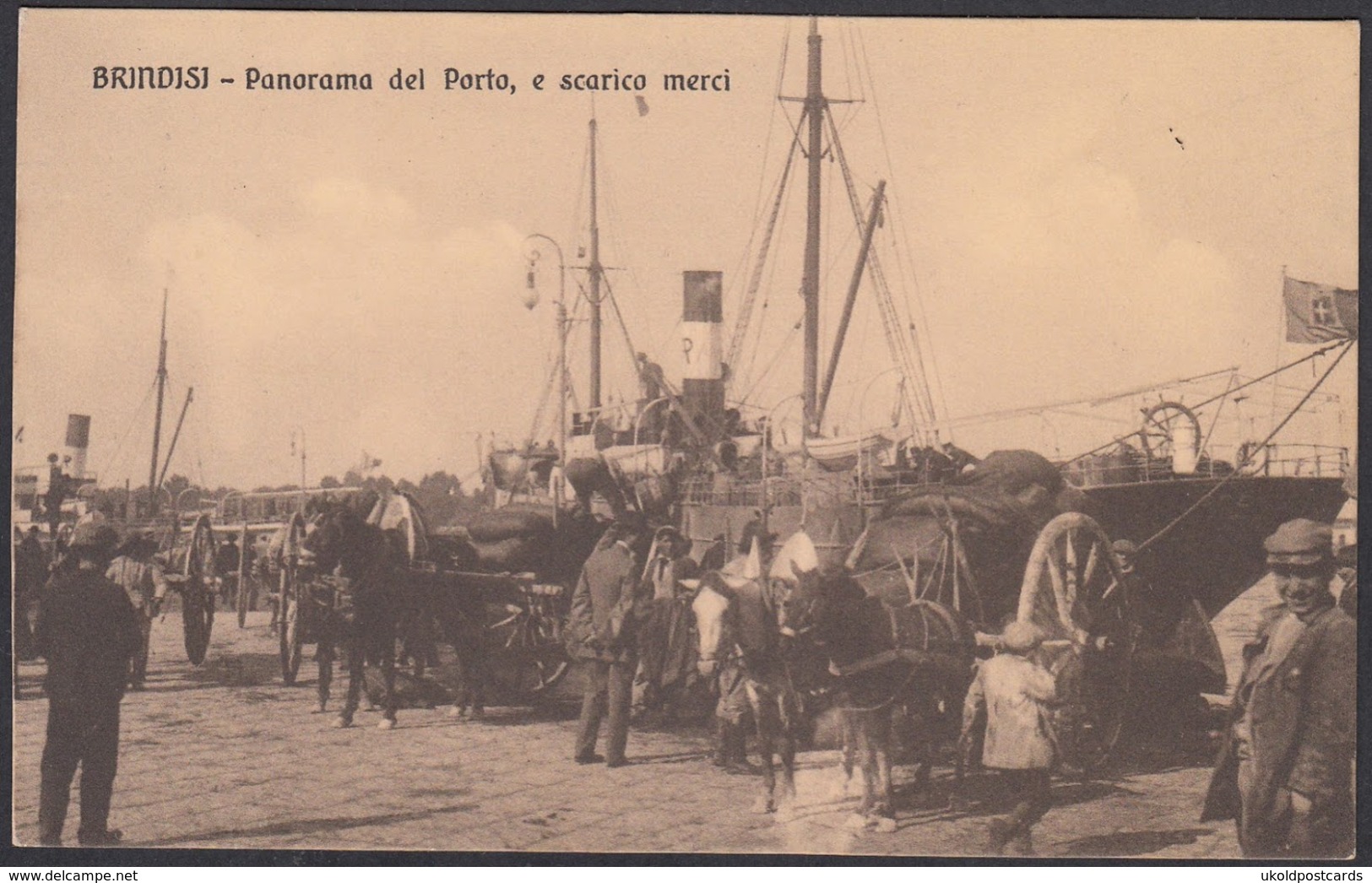 Italia  -  BRINDISI, Panorama Del Porto, E Scarico Merci - Brindisi