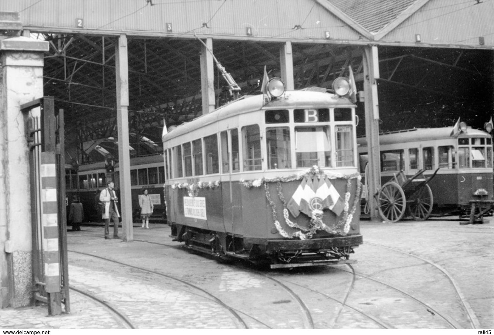 Lille. Dépôt De La Rue Auber. Tramways Ligne B. Cliché Jacques Bazin. 29-01-1966. Suppression Des Tramways. - Tramways