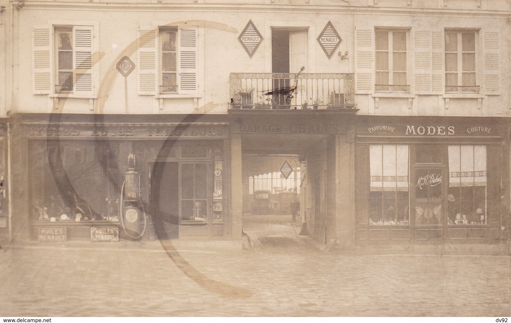 EURE GISORS GARAGE RENAULT CHALES ET PARFUMERIE COUTURE MME DUBUT CARTE PHOTO - Gisors