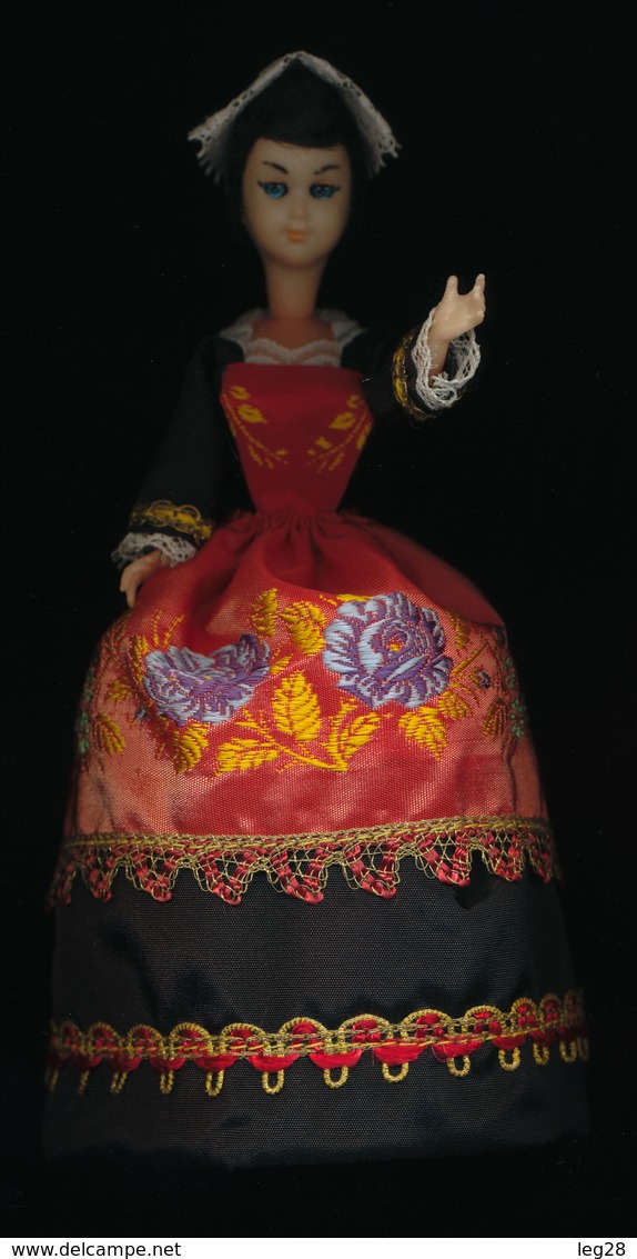 POUPEE FOLKLORIQUE  AURAY - Dolls